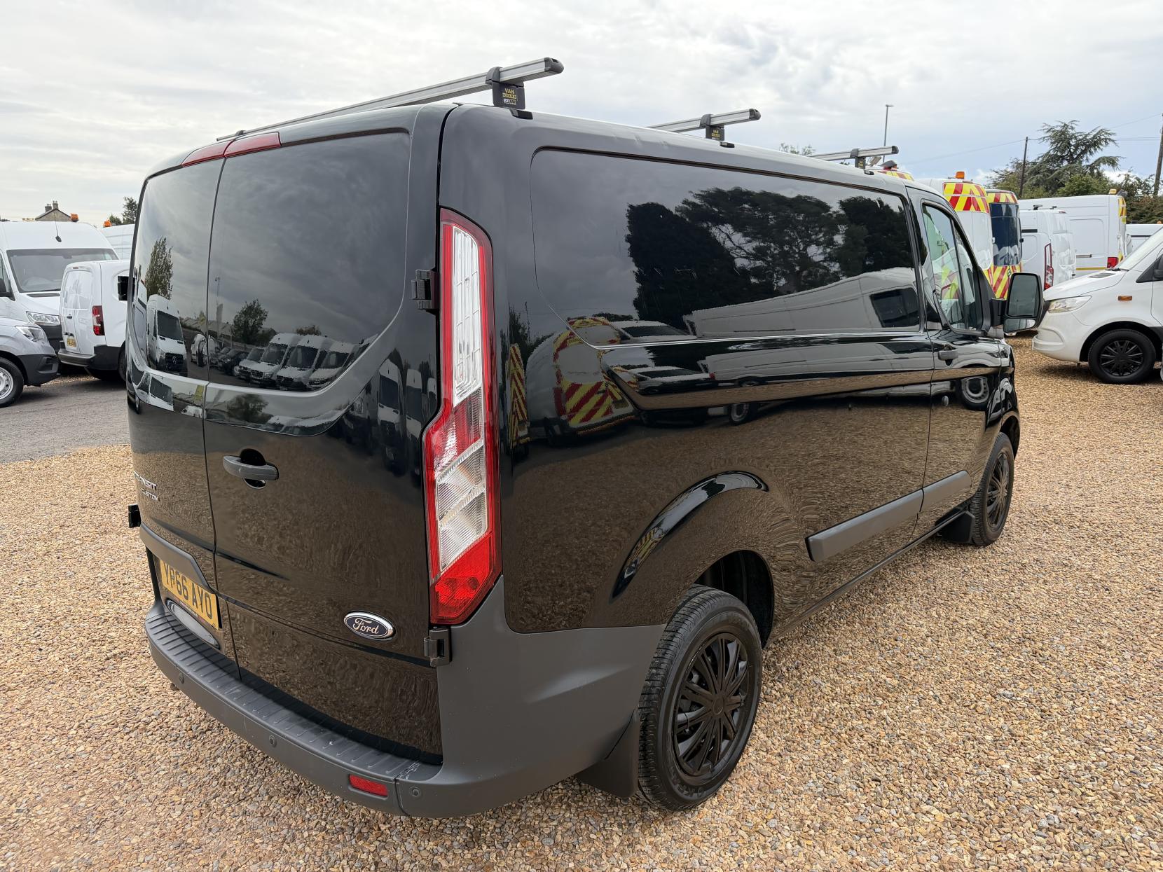 2016 Ford Transit Custom 2.2 TDCi 290 Trend Panel Van 5dr Diesel Manual L1 H1 (186 g/km, 123 bhp) - Thumbnail 11