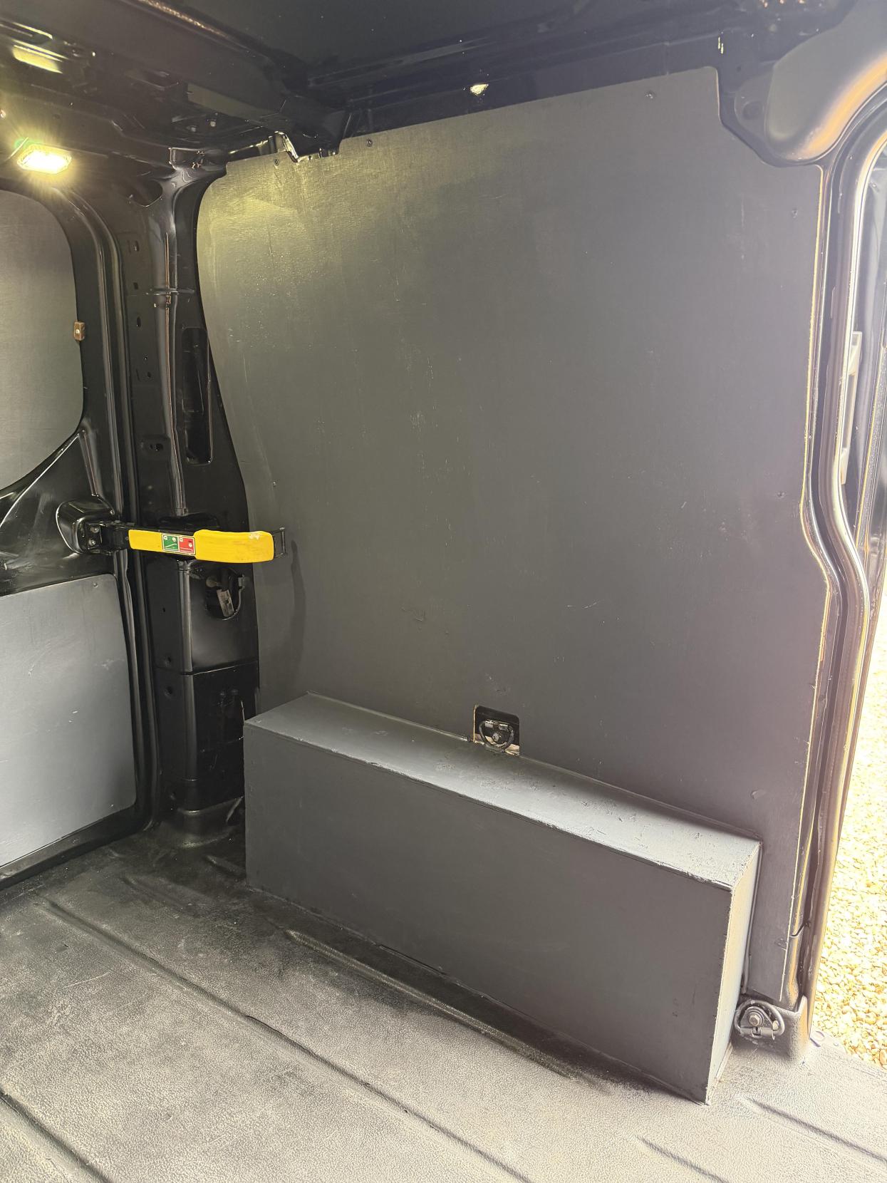 2016 Ford Transit Custom 2.2 TDCi 290 Trend Panel Van 5dr Diesel Manual L1 H1 (186 g/km, 123 bhp) - Thumbnail 35