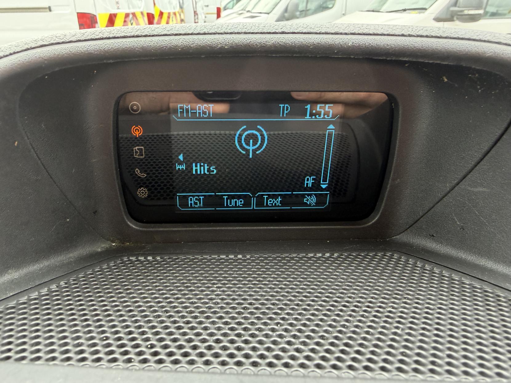 2016 Ford Transit Custom 2.2 TDCi 290 Trend Panel Van 5dr Diesel Manual L1 H1 (186 g/km, 123 bhp) - Thumbnail 25