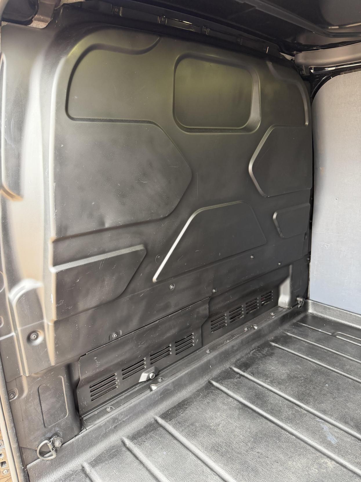 2016 Ford Transit Custom 2.2 TDCi 290 Trend Panel Van 5dr Diesel Manual L1 H1 (186 g/km, 123 bhp) - Thumbnail 33