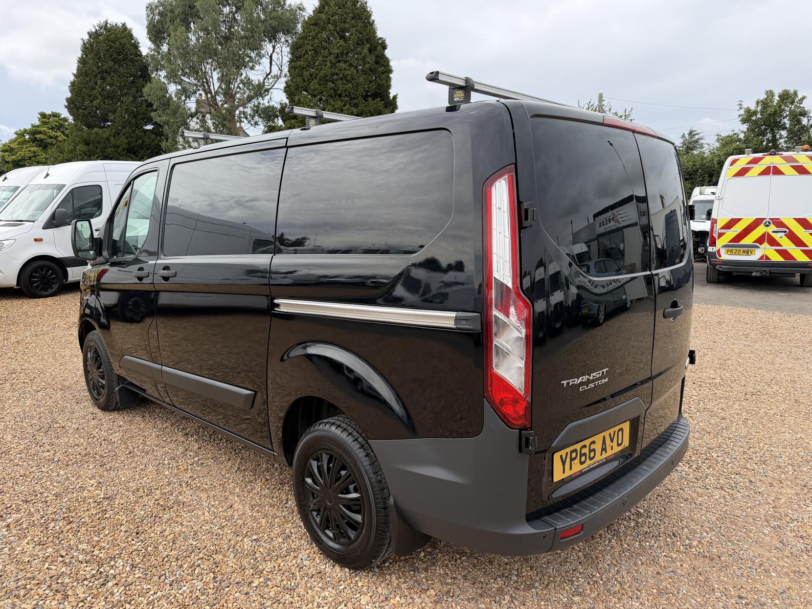 2016 Ford Transit Custom 2.2 TDCi 290 Trend Panel Van 5dr Diesel Manual L1 H1 (186 g/km, 123 bhp) - Thumbnail 9