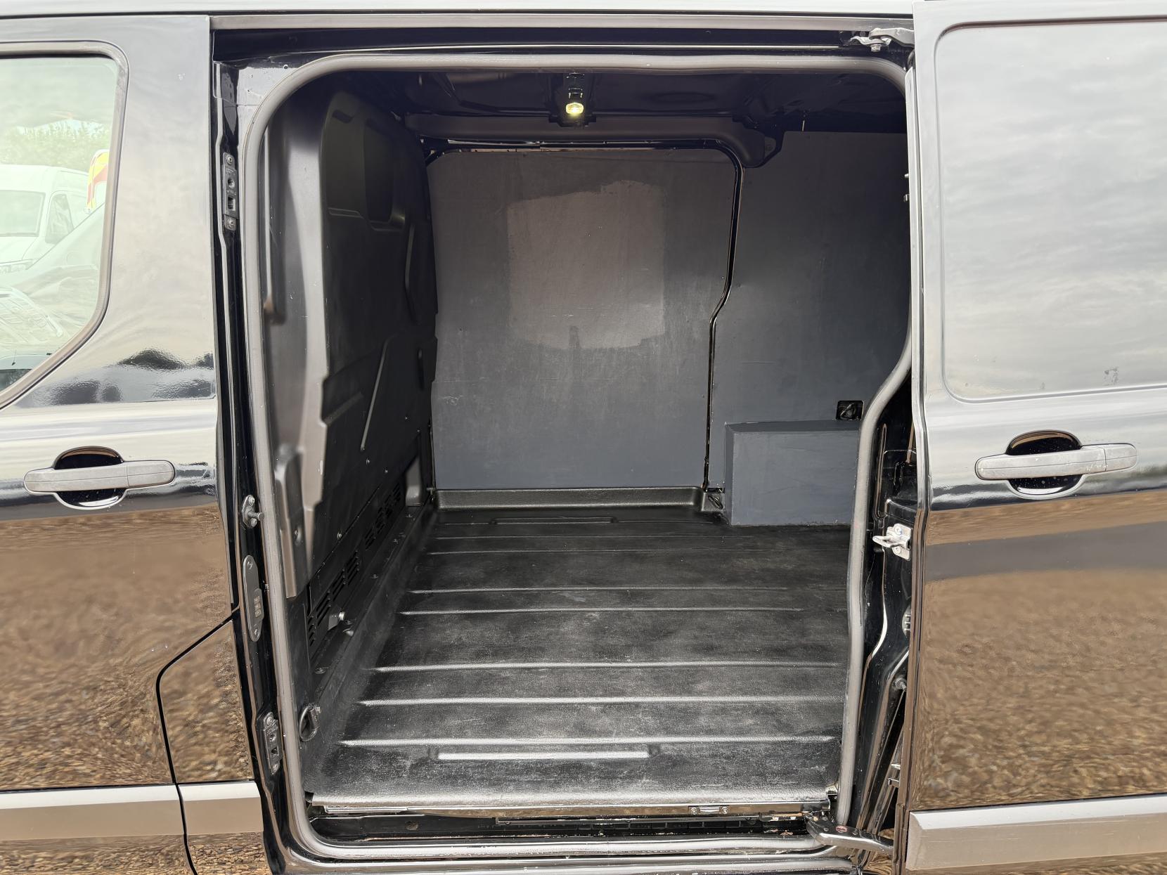 2016 Ford Transit Custom 2.2 TDCi 290 Trend Panel Van 5dr Diesel Manual L1 H1 (186 g/km, 123 bhp) - Thumbnail 34