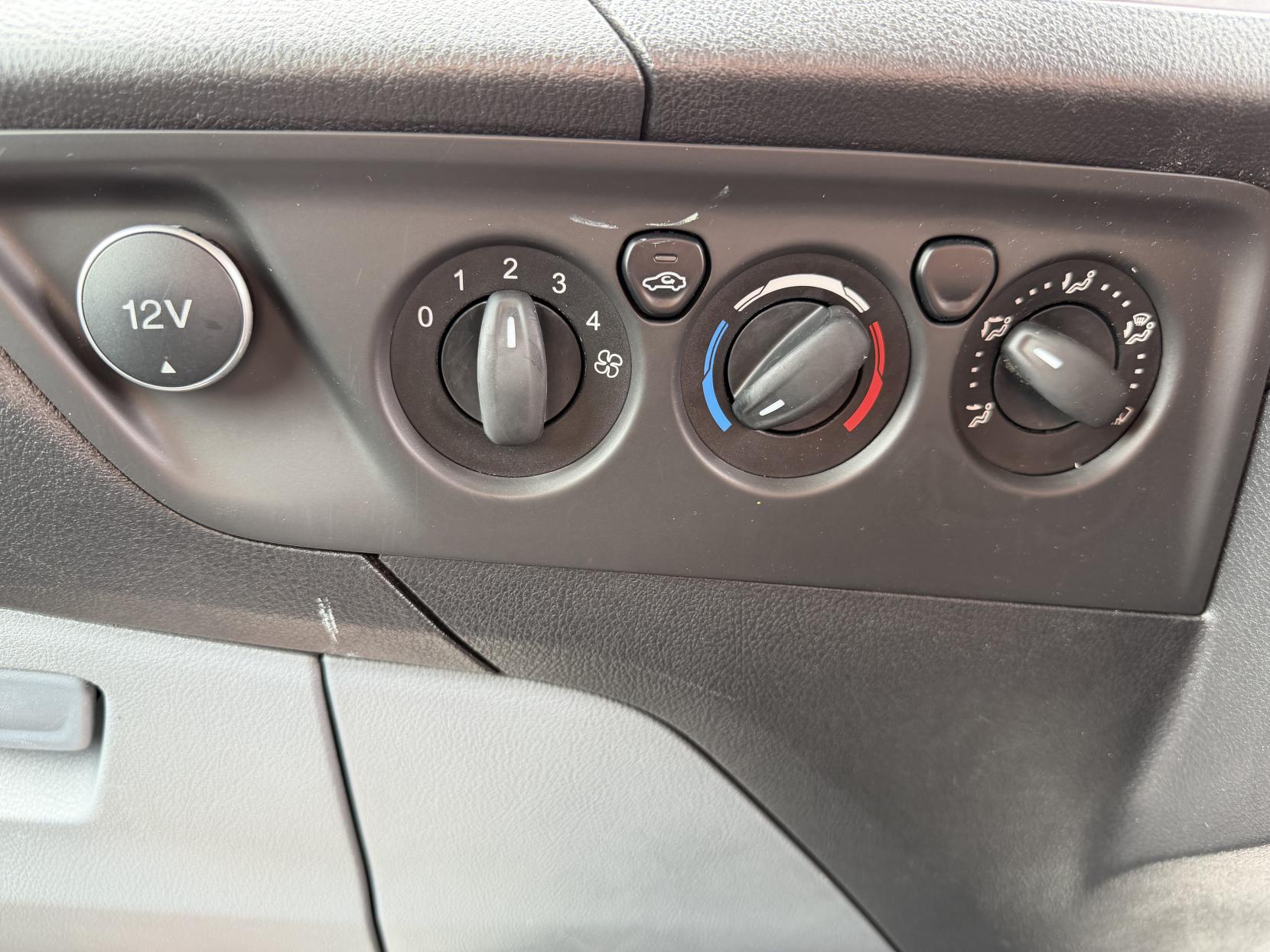 2016 Ford Transit Custom 2.2 TDCi 290 Trend Panel Van 5dr Diesel Manual L1 H1 (186 g/km, 123 bhp) - Thumbnail 29