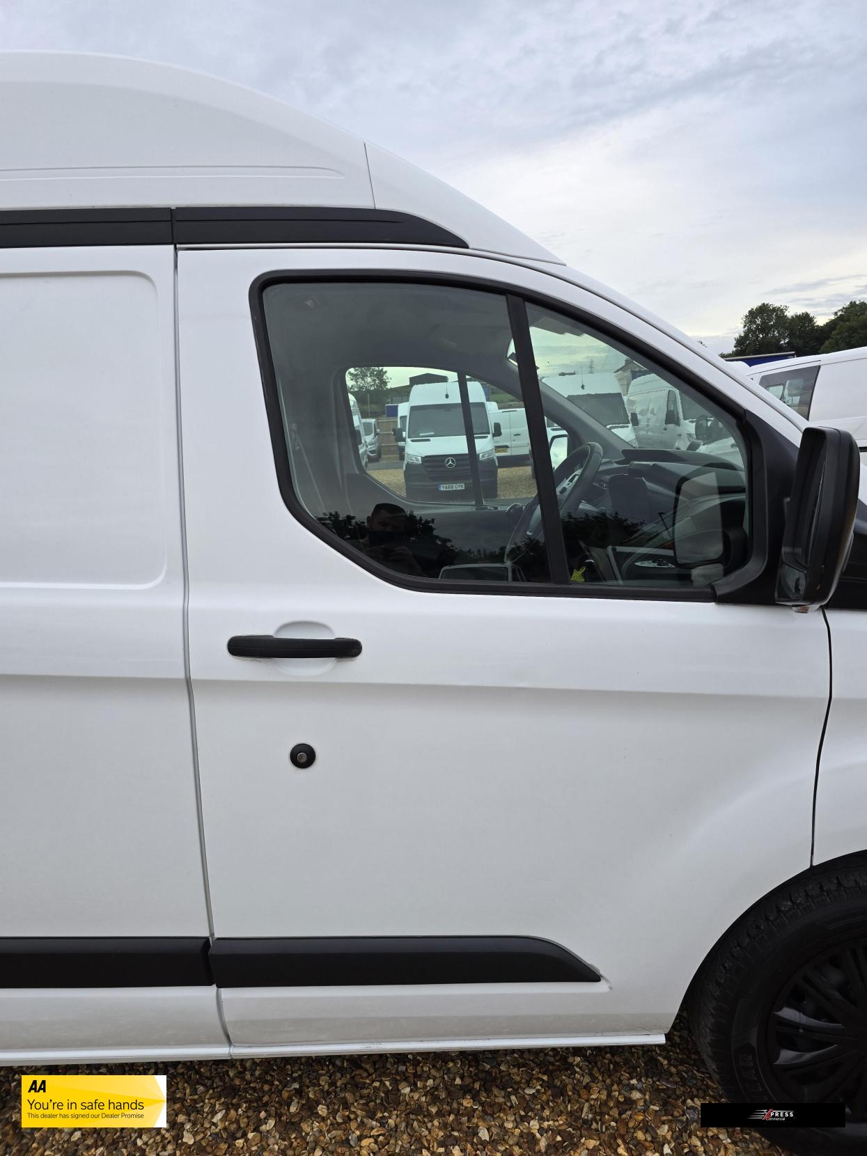 Ford Transit Custom Transit Custom 2.2 TDCi 290 Panel Van 5dr Diesel Manual L1 H1 (186 g/km, 98 bhp)