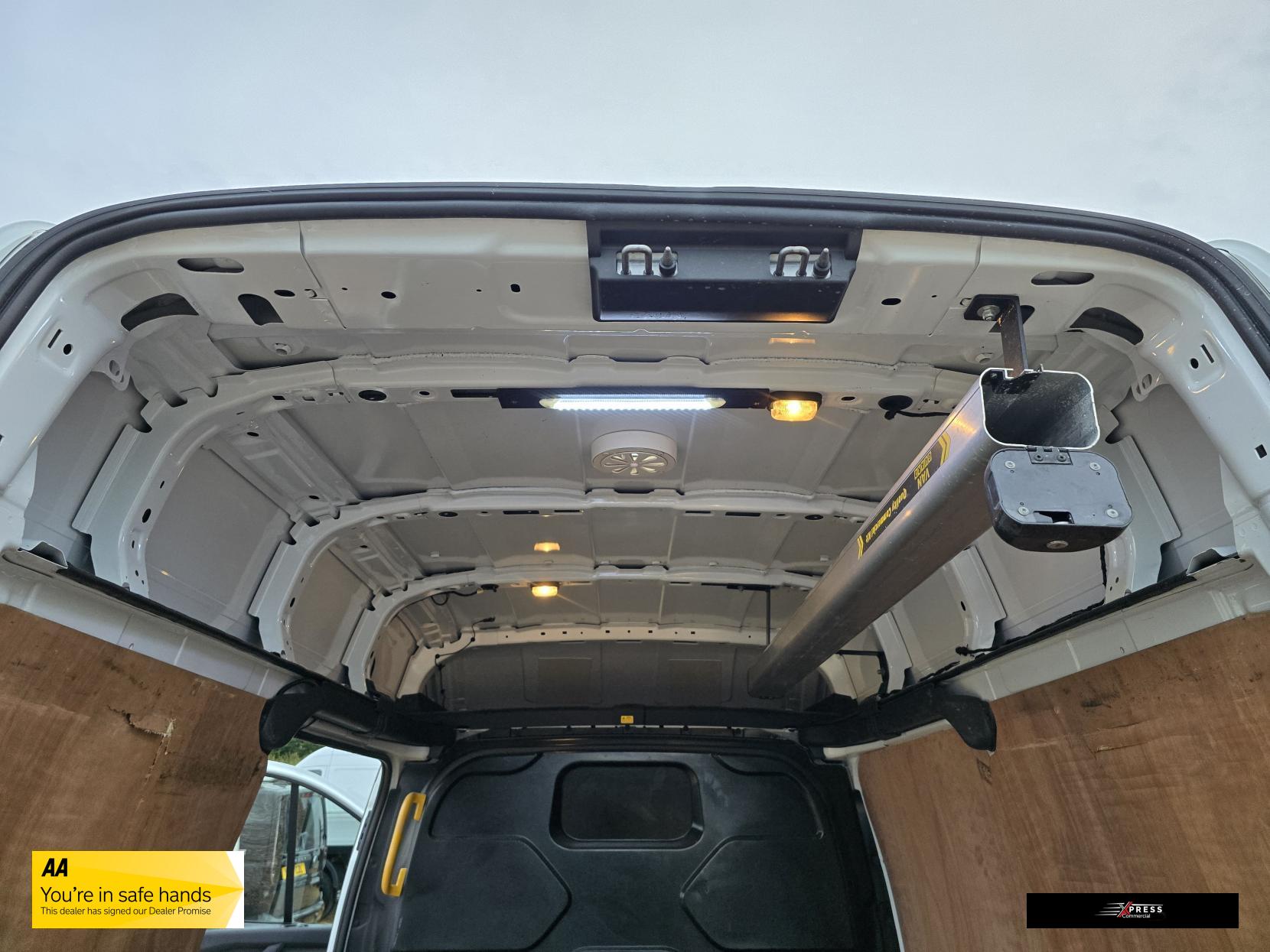 Ford Transit Custom Transit Custom 2.2 TDCi 290 Panel Van 5dr Diesel Manual L1 H1 (186 g/km, 98 bhp)