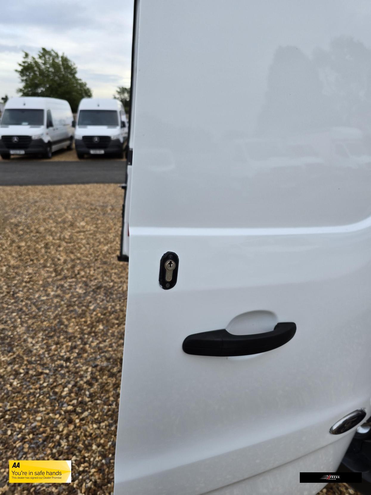 Ford Transit Custom Transit Custom 2.2 TDCi 290 Panel Van 5dr Diesel Manual L1 H1 (186 g/km, 98 bhp)