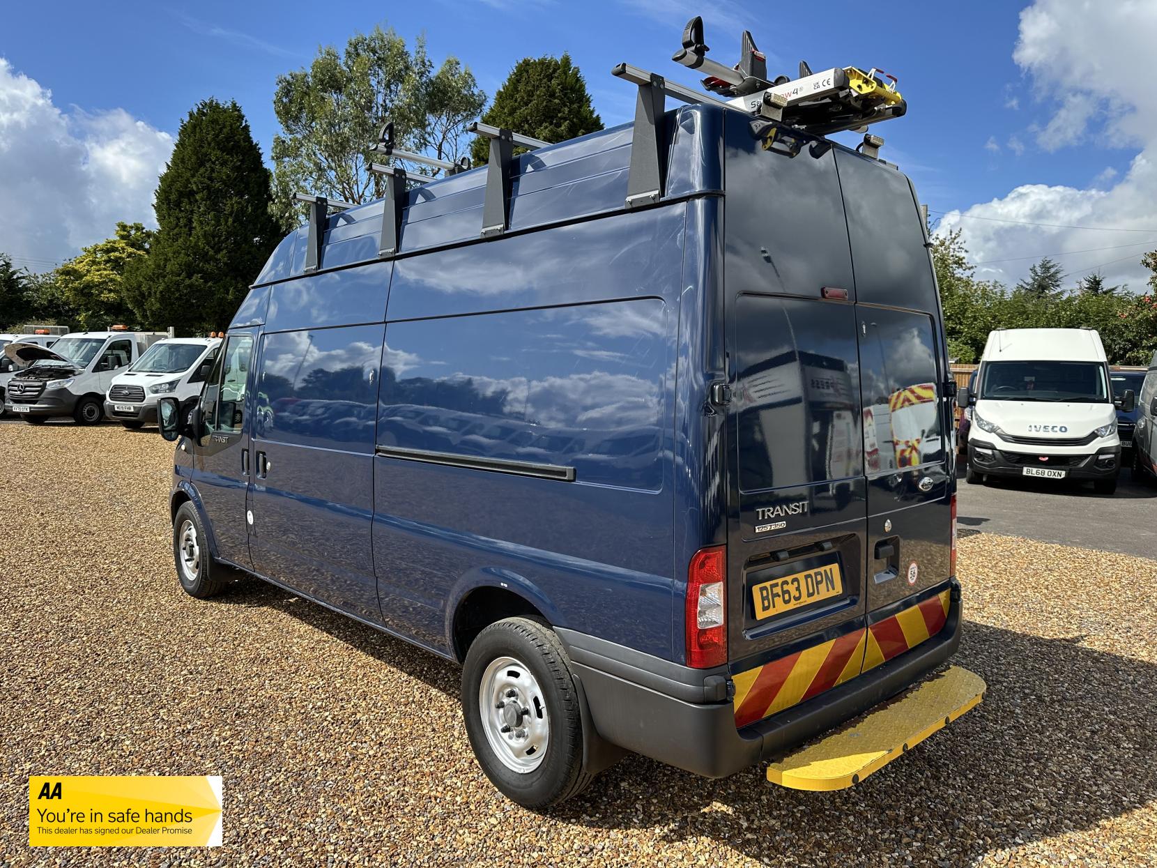 Ford Transit 2.2 TDCi 350 Panel Van 3dr Diesel Manual FWD L2 H3 (209 g/km, 123 bhp)