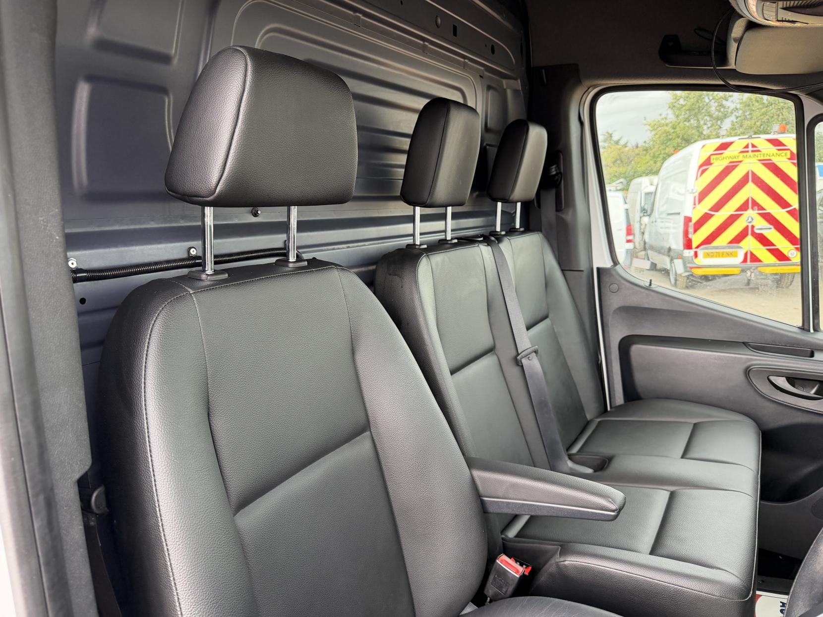 2021 Mercedes-Benz Sprinter 2.1 316 CDI Progressive Panel Van 5dr Diesel Manual RWD L2 H2 Euro 6 (s/s) (163 ps) - Thumbnail 15
