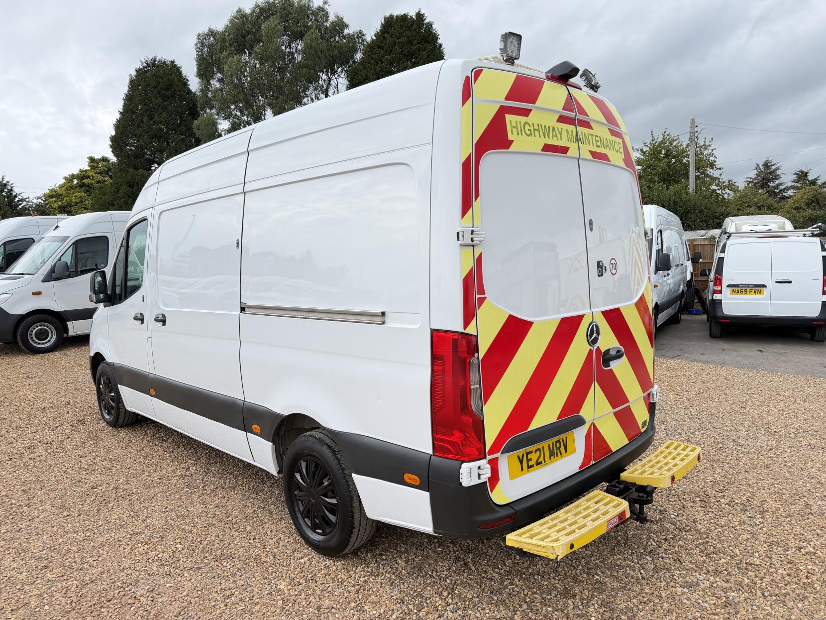 2021 Mercedes-Benz Sprinter 2.1 316 CDI Progressive Panel Van 5dr Diesel Manual RWD L2 H2 Euro 6 (s/s) (163 ps) - Thumbnail 9