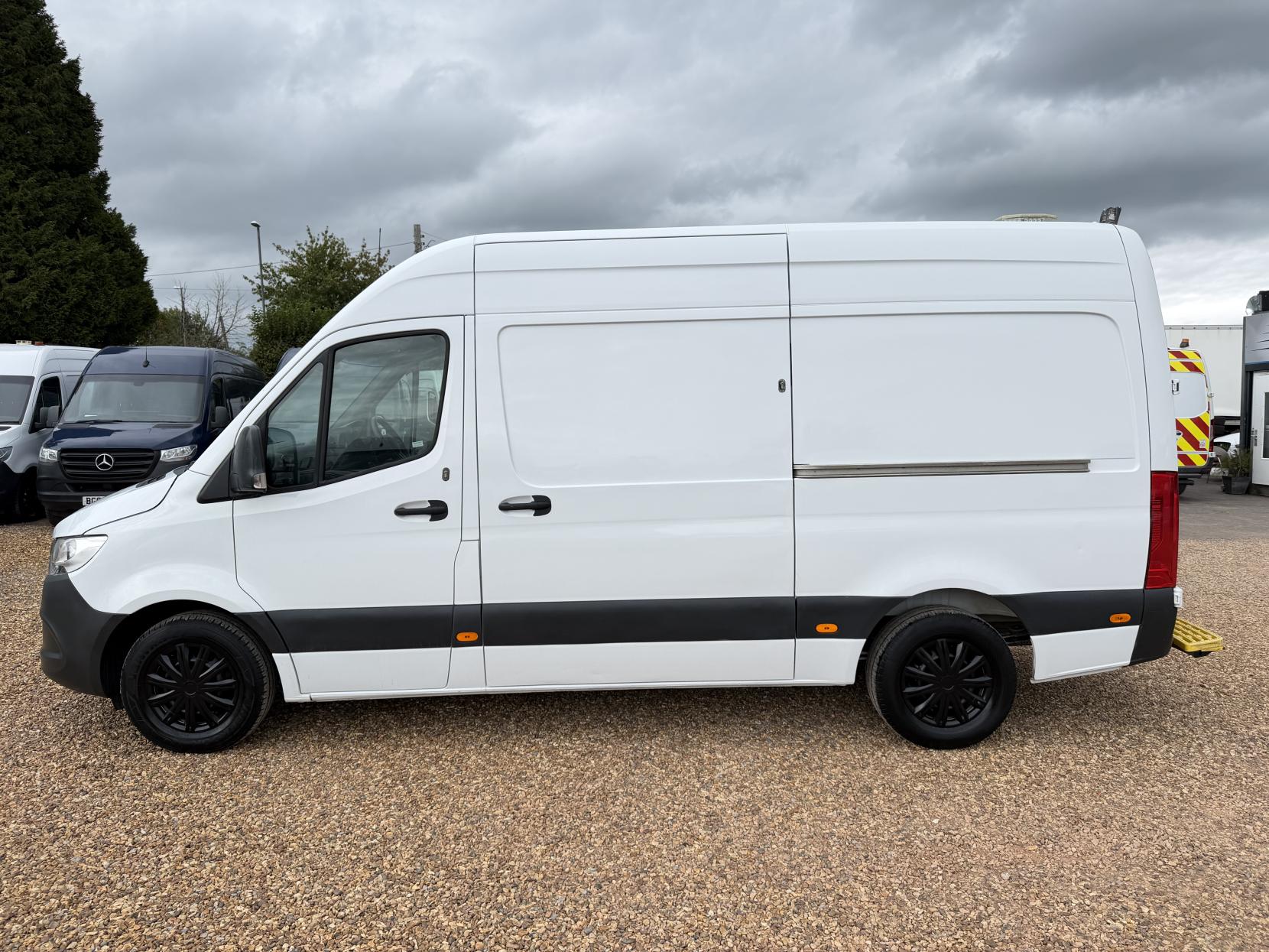 2021 Mercedes-Benz Sprinter 2.1 316 CDI Progressive Panel Van 5dr Diesel Manual RWD L2 H2 Euro 6 (s/s) (163 ps) - Thumbnail 8