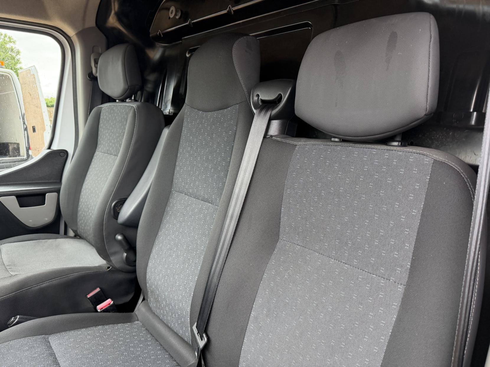 2018 Vauxhall Movano 2.3 CDTi 3500 BiTurbo Panel Van 5dr Diesel Manual FWD L2 H2 Euro 6 (s/s) (145 ps) - Thumbnail 21