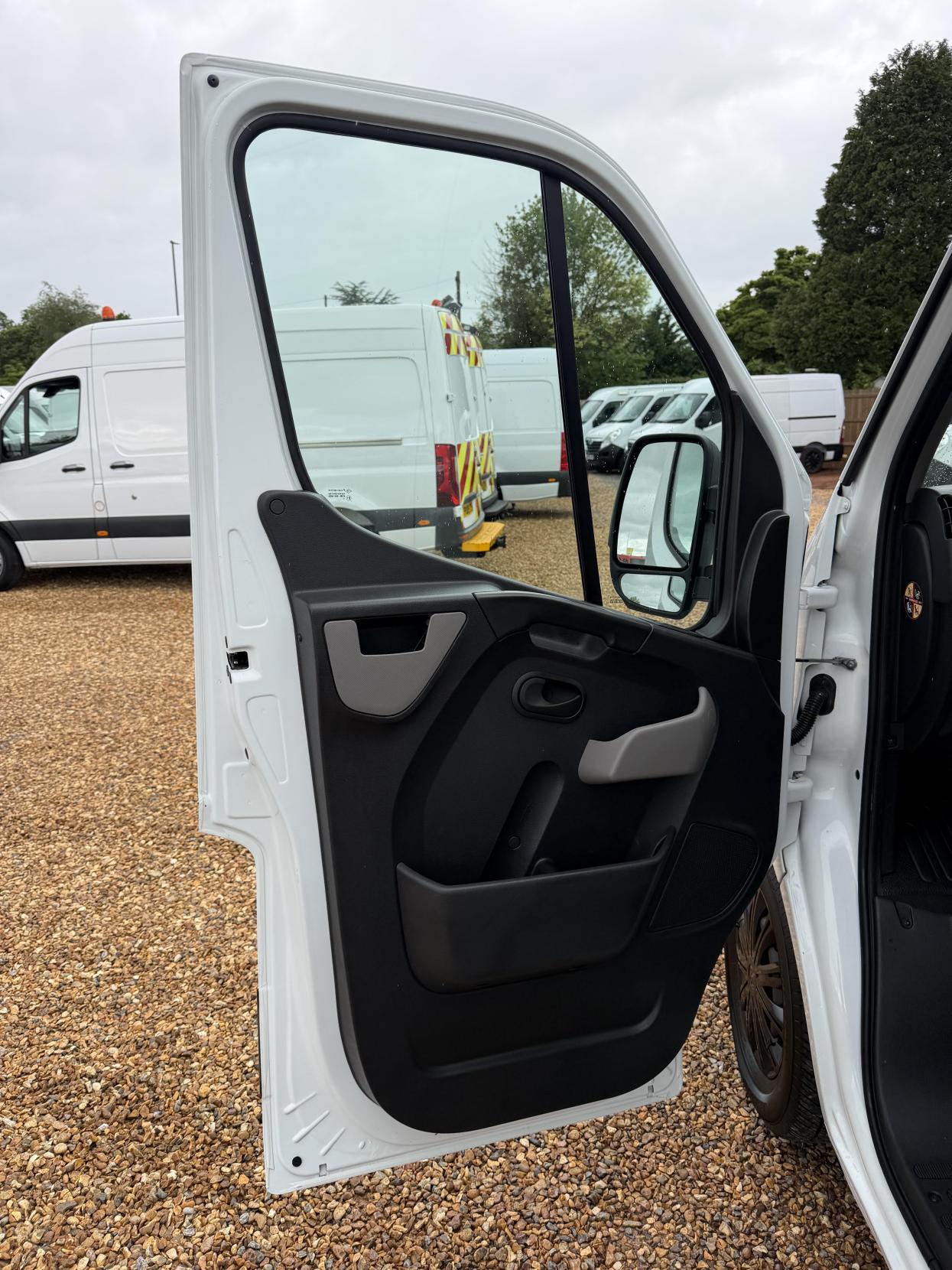 2018 Vauxhall Movano 2.3 CDTi 3500 BiTurbo Panel Van 5dr Diesel Manual FWD L2 H2 Euro 6 (s/s) (145 ps) - Thumbnail 17