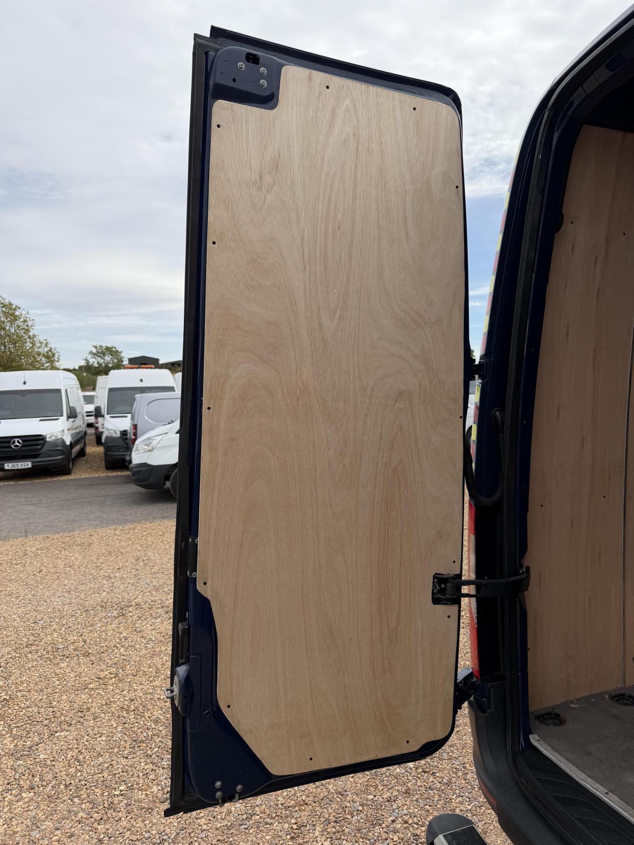 2019 Mercedes-Benz Sprinter 2.1 316 CDI Panel Van 5dr Diesel Manual RWD L2 H2 Euro 6 (163 ps) - Thumbnail 36