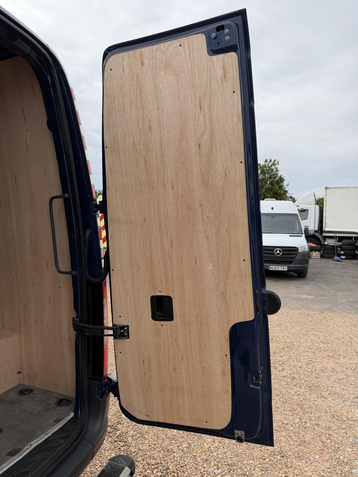 2019 Mercedes-Benz Sprinter 2.1 316 CDI Panel Van 5dr Diesel Manual RWD L2 H2 Euro 6 (163 ps) - Thumbnail 48