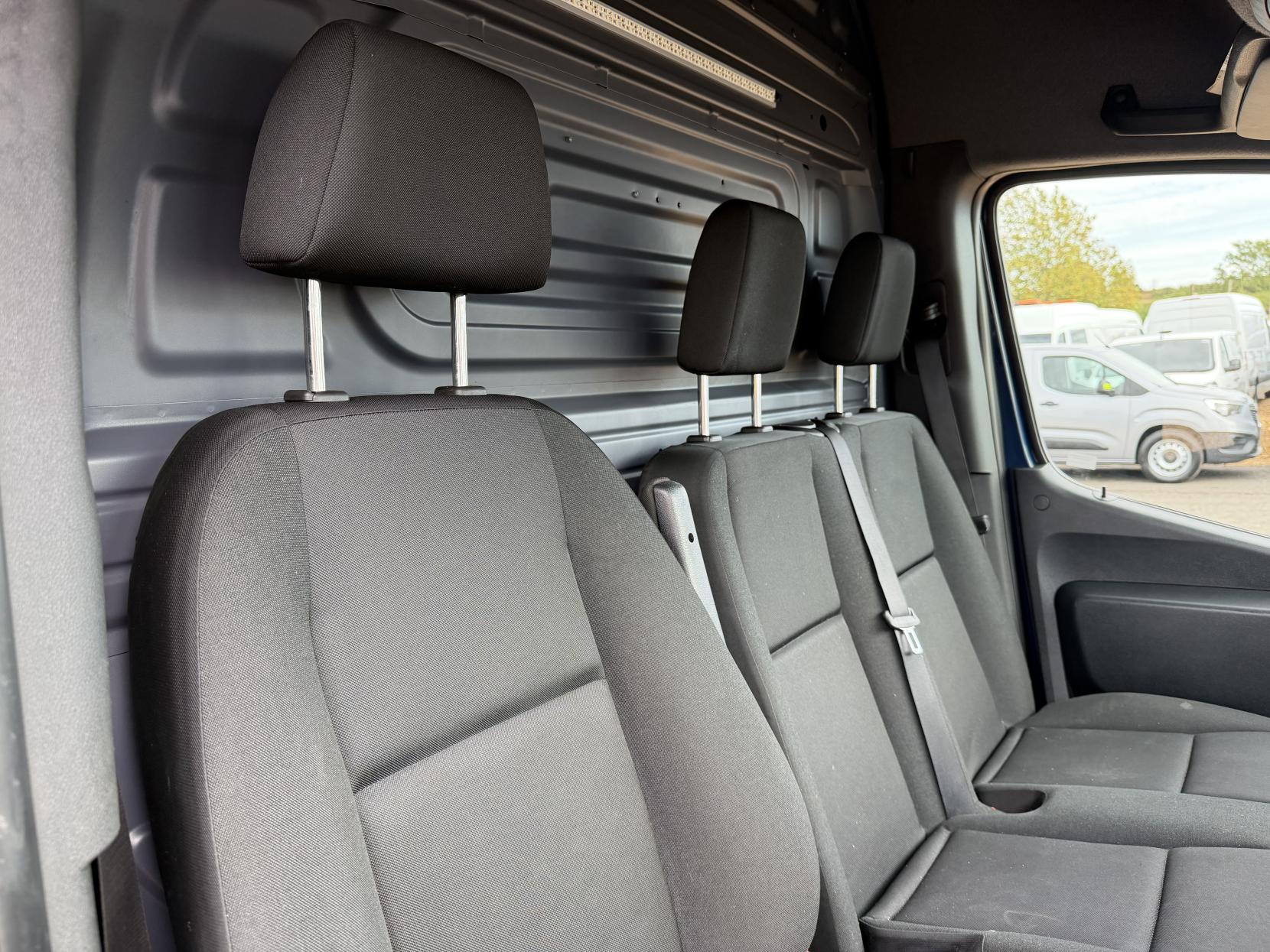 2019 Mercedes-Benz Sprinter 2.1 316 CDI Panel Van 5dr Diesel Manual RWD L2 H2 Euro 6 (163 ps) - Thumbnail 15