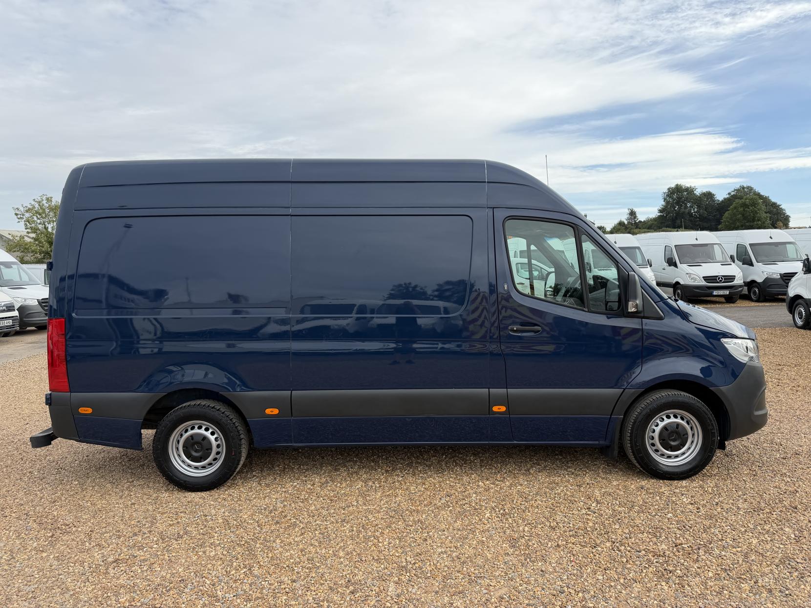 2019 Mercedes-Benz Sprinter 2.1 316 CDI Panel Van 5dr Diesel Manual RWD L2 H2 Euro 6 (163 ps) - Thumbnail 11
