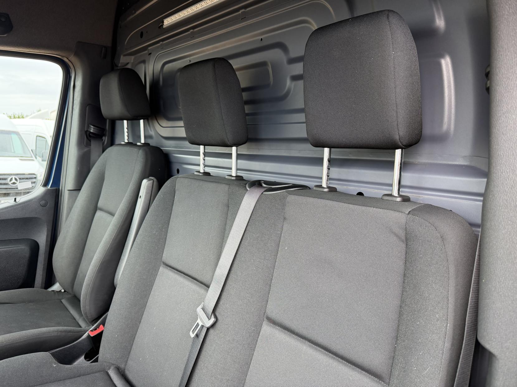 2019 Mercedes-Benz Sprinter 2.1 316 CDI Panel Van 5dr Diesel Manual RWD L2 H2 Euro 6 (163 ps) - Thumbnail 16