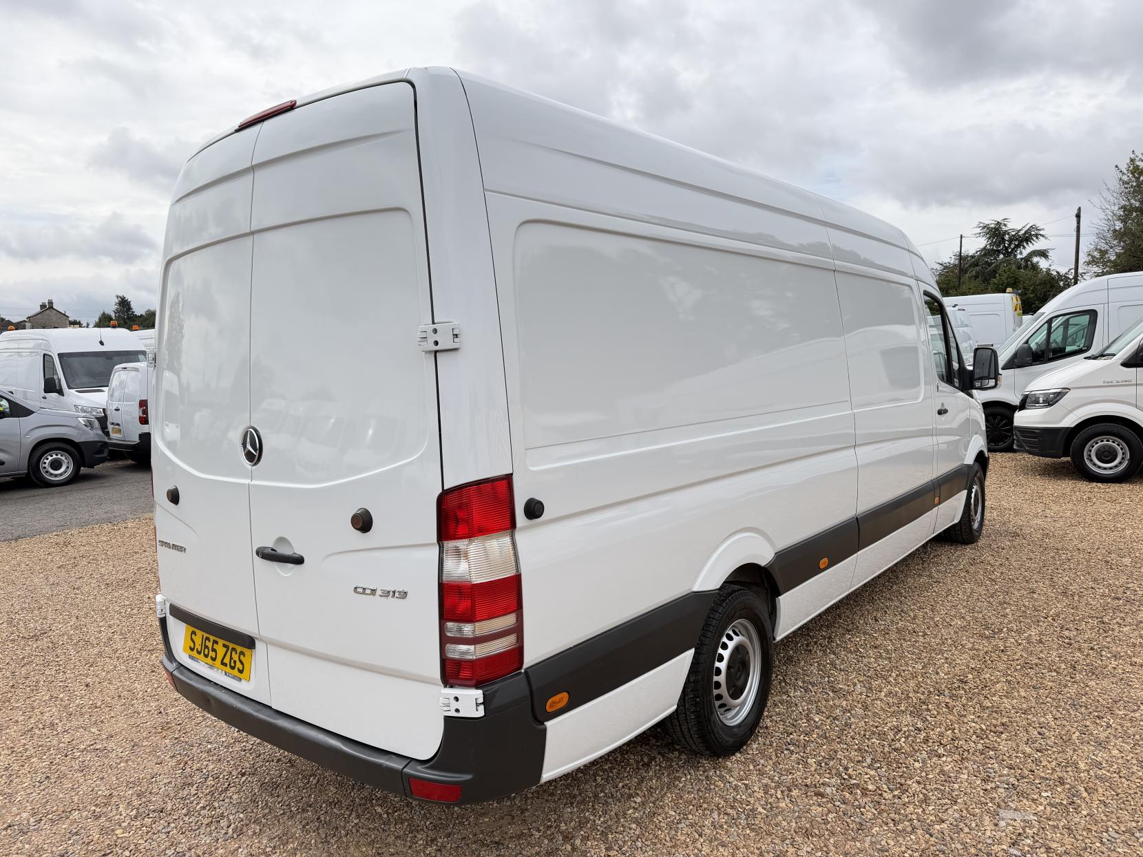 2015 Mercedes-Benz Sprinter 2.1 313 CDi Panel Van 4dr Diesel Manual RWD L3 H3 (129 bhp) - Thumbnail 11