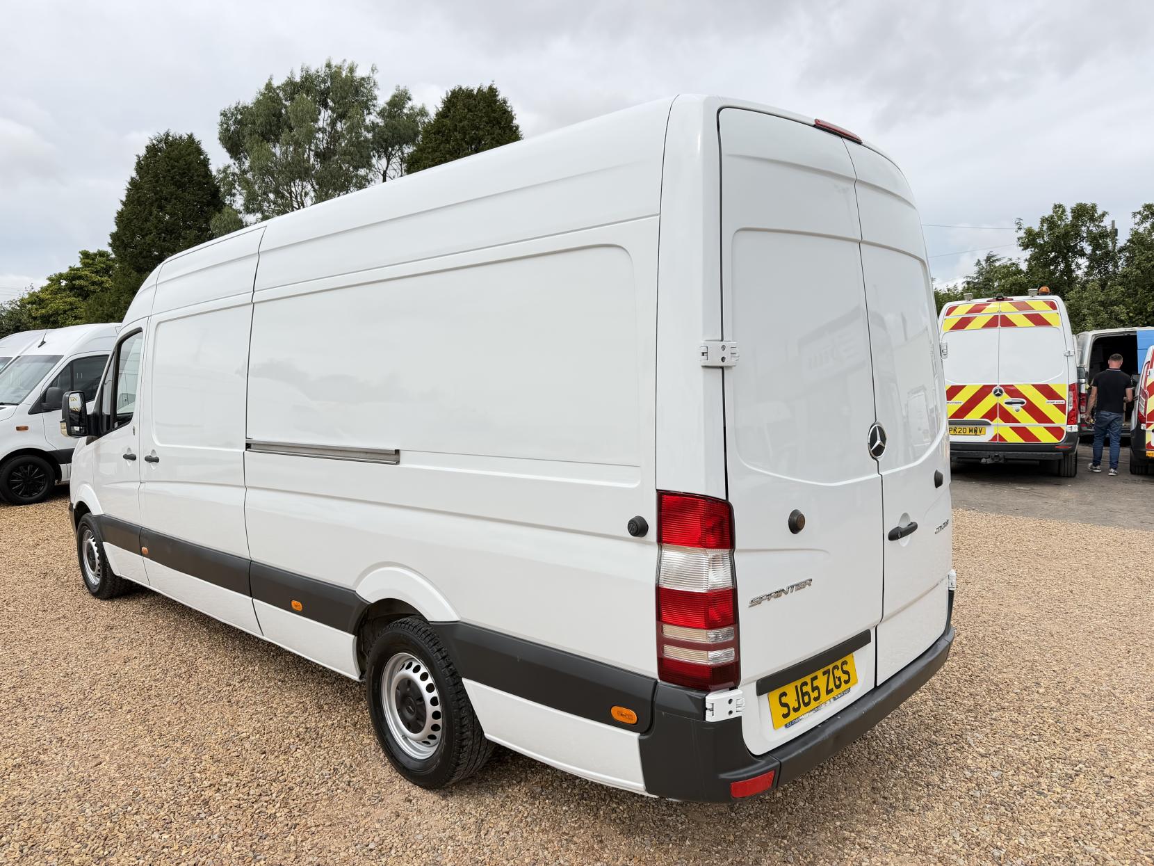 2015 Mercedes-Benz Sprinter 2.1 313 CDi Panel Van 4dr Diesel Manual RWD L3 H3 (129 bhp) - Thumbnail 9
