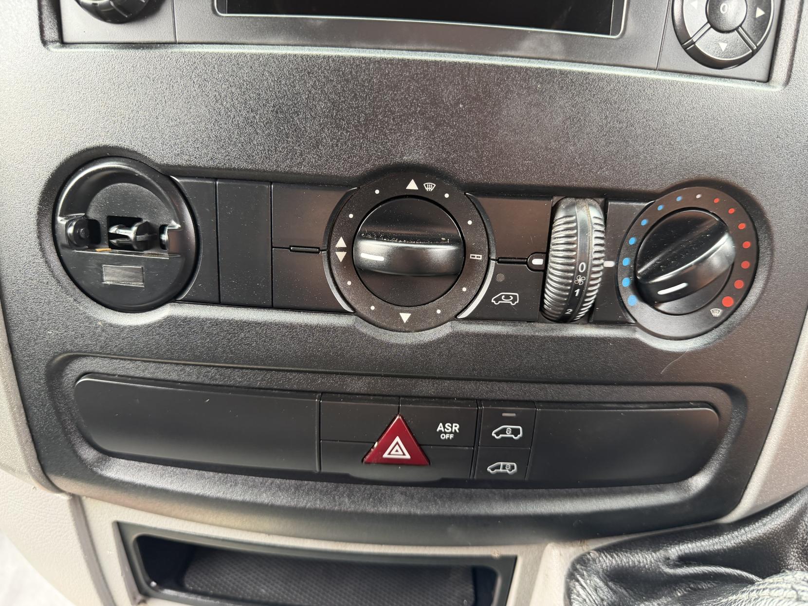 2015 Mercedes-Benz Sprinter 2.1 313 CDi Panel Van 4dr Diesel Manual RWD L3 H3 (129 bhp) - Thumbnail 24