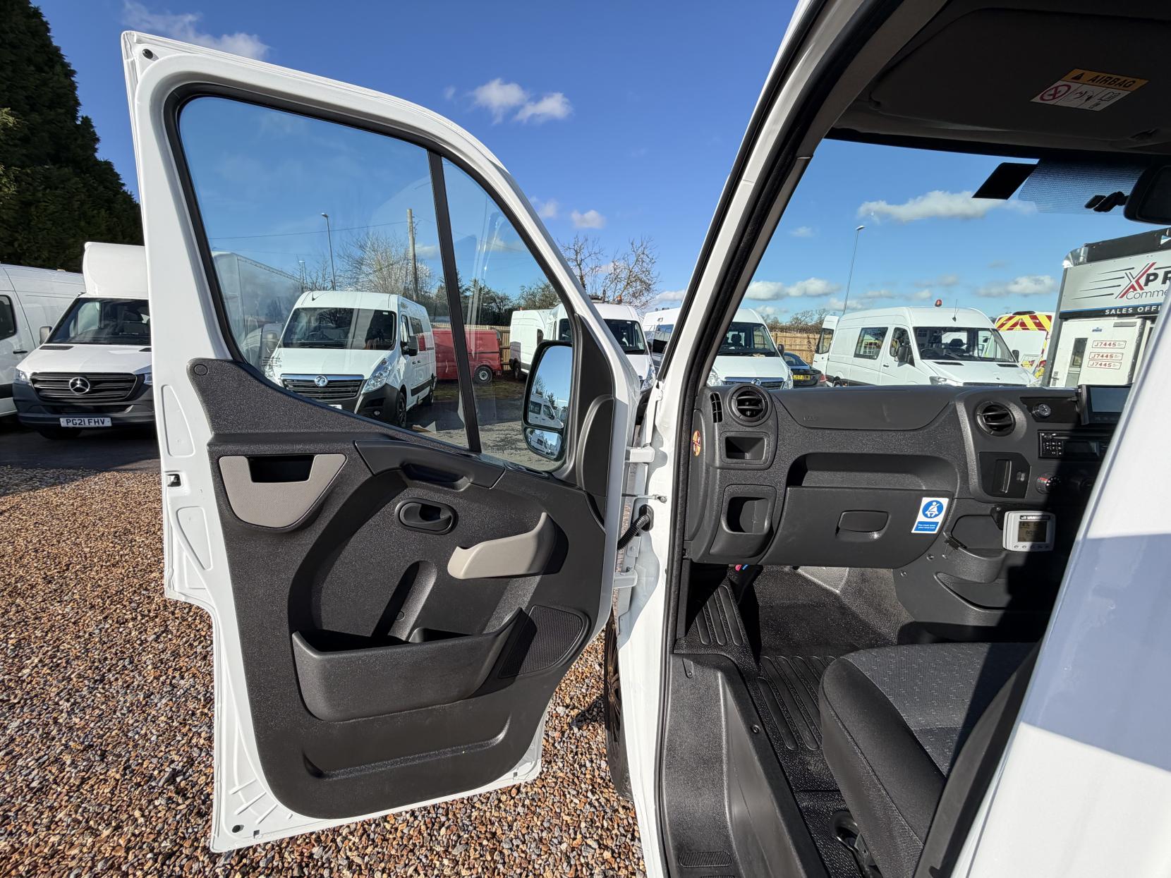 Vauxhall Movano 2.3 CDTi 3500 Panel Van 5dr Diesel Manual FWD L2 H2 Euro 6 (130 ps)