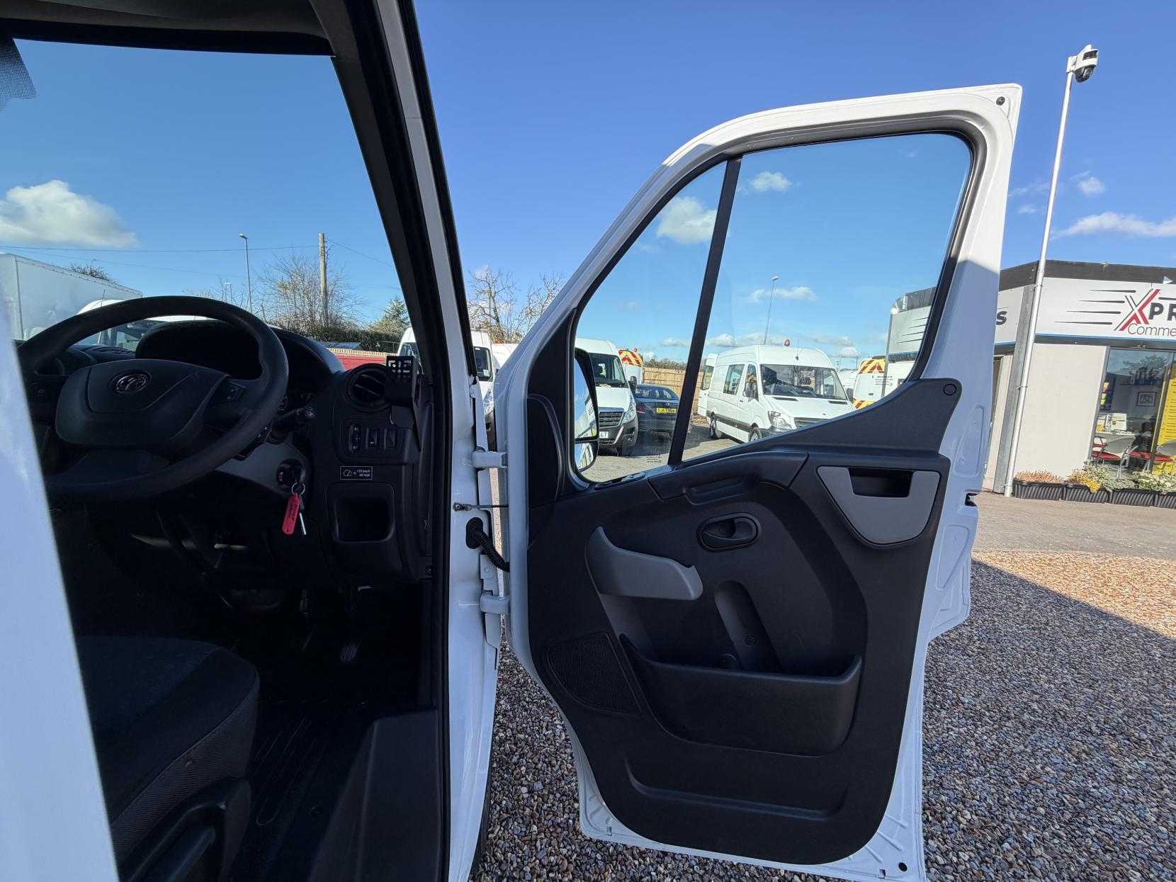 Vauxhall Movano 2.3 CDTi 3500 Panel Van 5dr Diesel Manual FWD L2 H2 Euro 6 (130 ps)