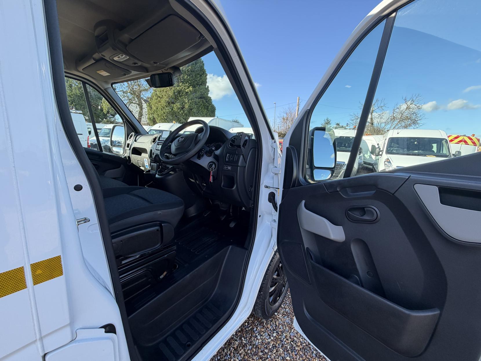 Vauxhall Movano 2.3 CDTi 3500 Panel Van 5dr Diesel Manual FWD L2 H2 Euro 6 (130 ps)