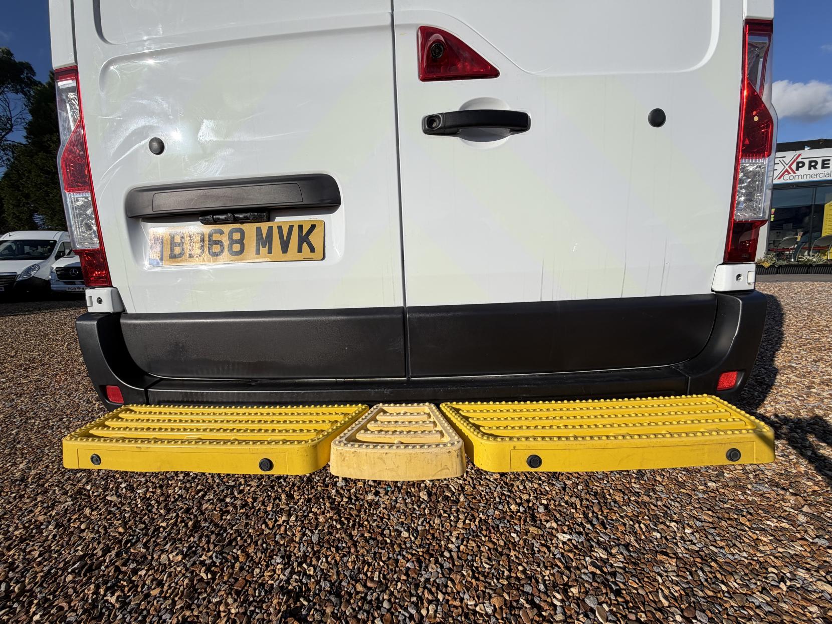 Vauxhall Movano 2.3 CDTi 3500 Panel Van 5dr Diesel Manual FWD L2 H2 Euro 6 (130 ps)