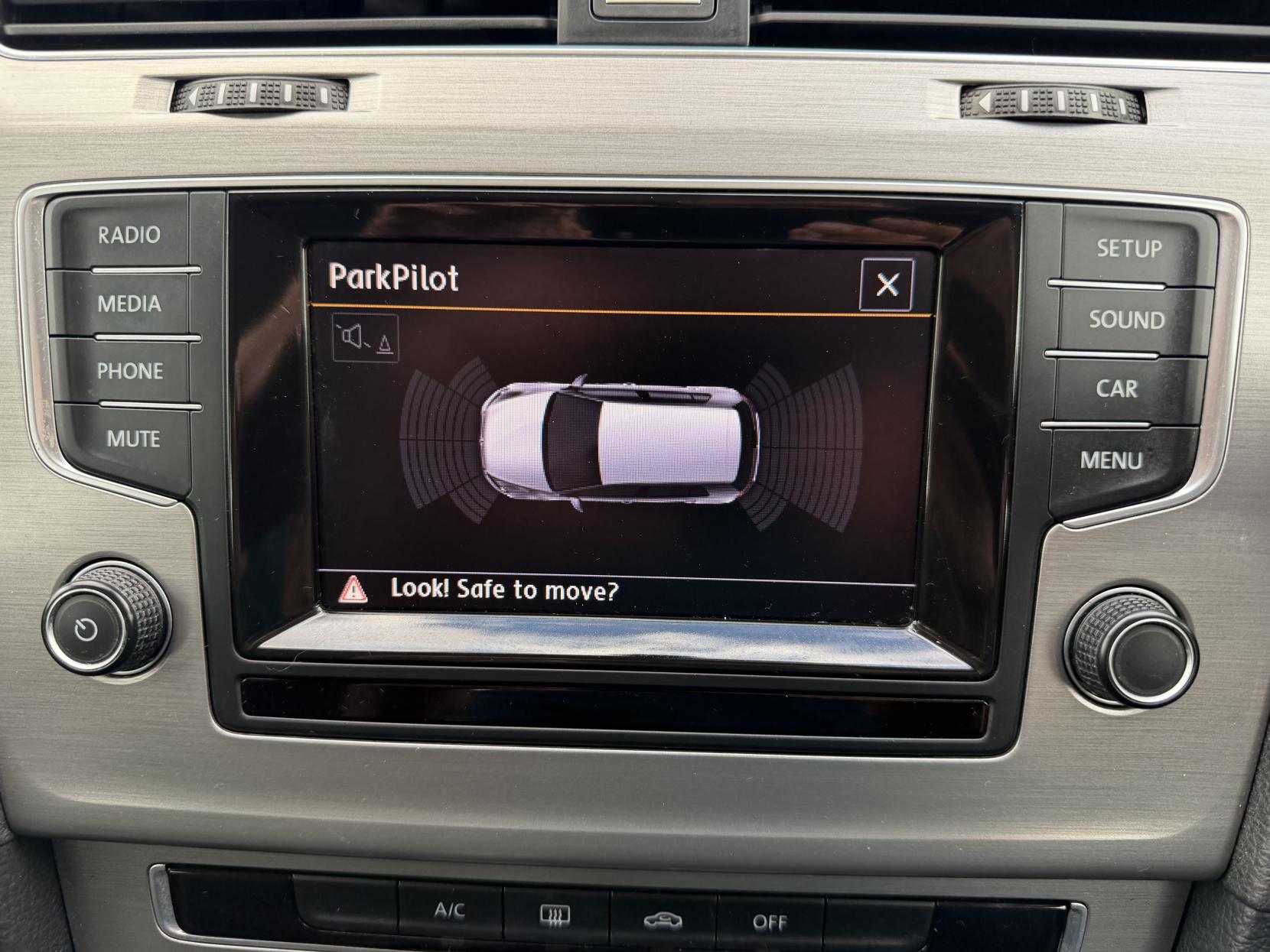 2015 Volkswagen Golf 1.4 TSI BlueMotion Tech Match Hatchback 5dr Petrol Manual Euro 5 (s/s) (122 ps) - Thumbnail 32