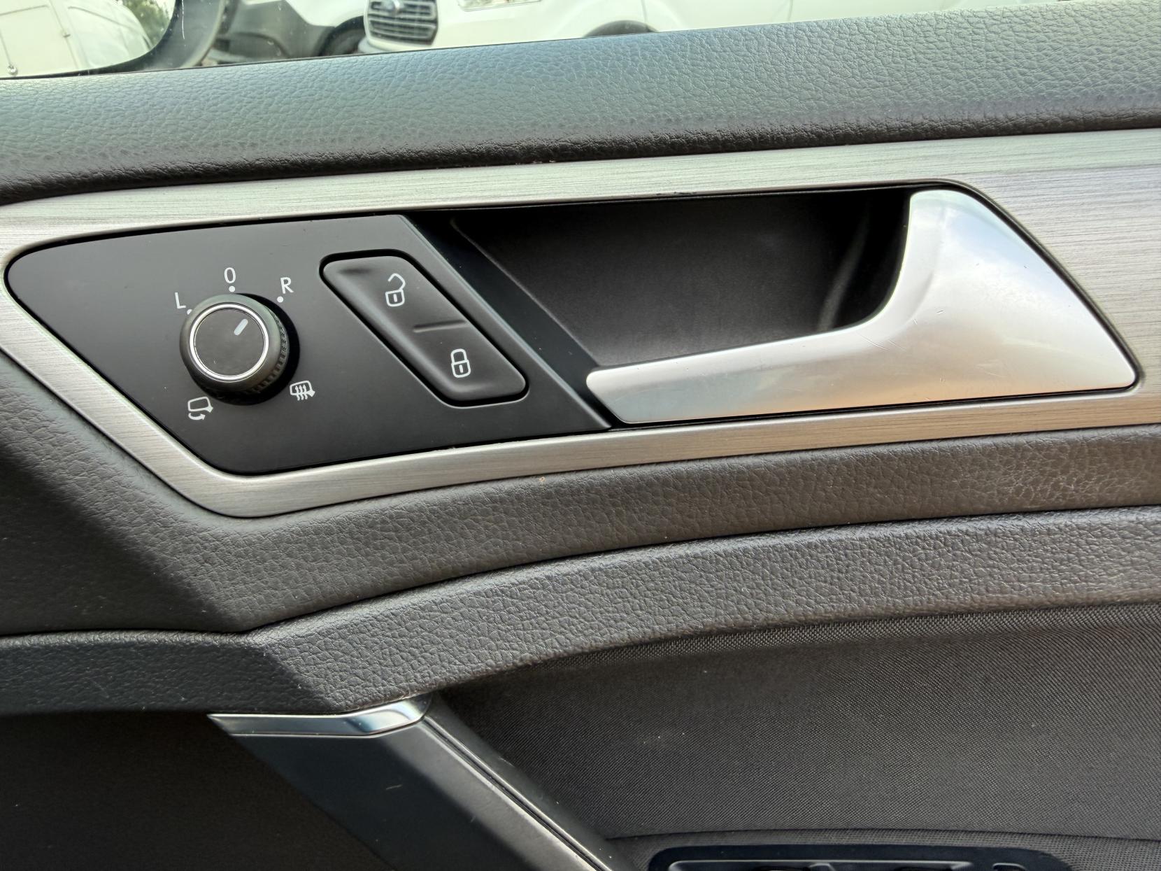 2015 Volkswagen Golf 1.4 TSI BlueMotion Tech Match Hatchback 5dr Petrol Manual Euro 5 (s/s) (122 ps) - Thumbnail 24