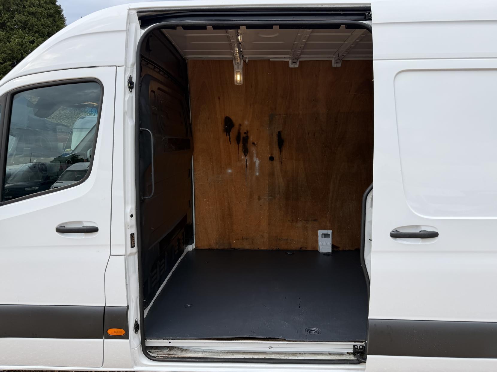 2021 Mercedes-Benz Sprinter 2.1 314 CDI Progressive Panel Van 5dr Diesel Manual FWD L2 H2 Euro 6 (s/s) (143 ps) - Thumbnail 33