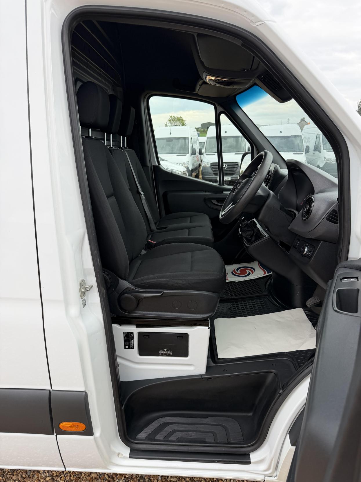 2021 Mercedes-Benz Sprinter 2.1 314 CDI Progressive Panel Van 5dr Diesel Manual FWD L2 H2 Euro 6 (s/s) (143 ps) - Thumbnail 14