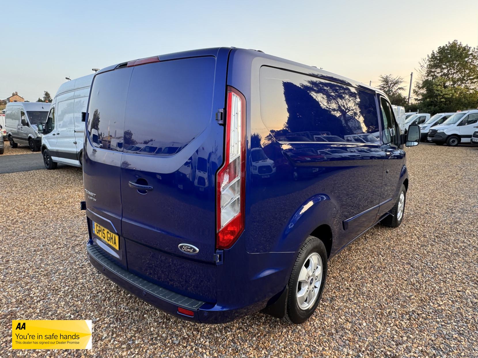 Ford Transit Custom 2.2 TDCi 290 Limited Panel Van 5dr Diesel Manual L1 H1 (186 g/km, 123 bhp)