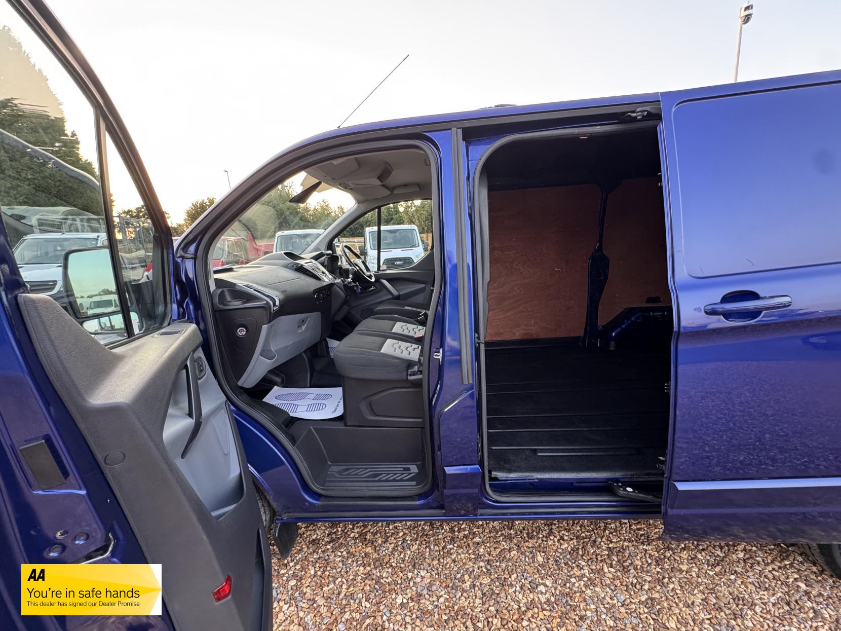 Ford Transit Custom 2.2 TDCi 290 Limited Panel Van 5dr Diesel Manual L1 H1 (186 g/km, 123 bhp)