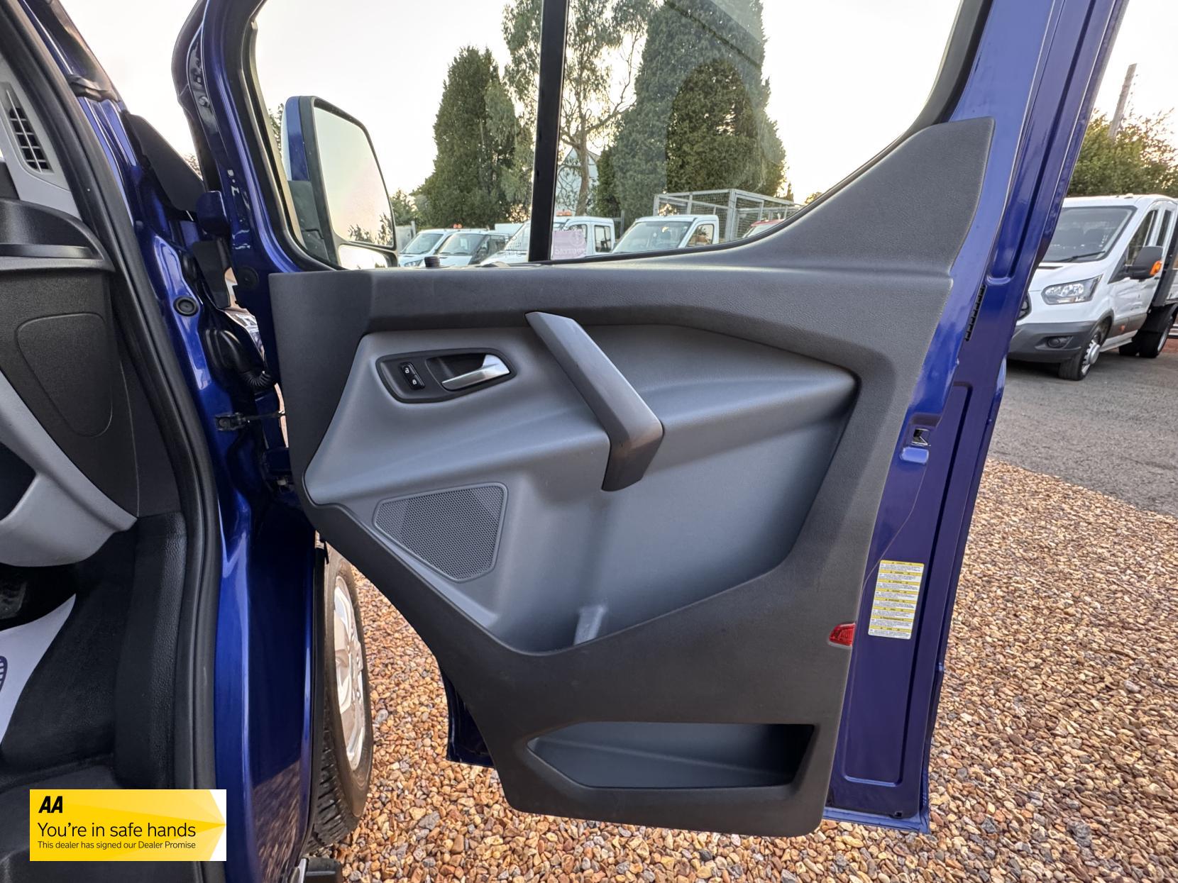 Ford Transit Custom 2.2 TDCi 290 Limited Panel Van 5dr Diesel Manual L1 H1 (186 g/km, 123 bhp)