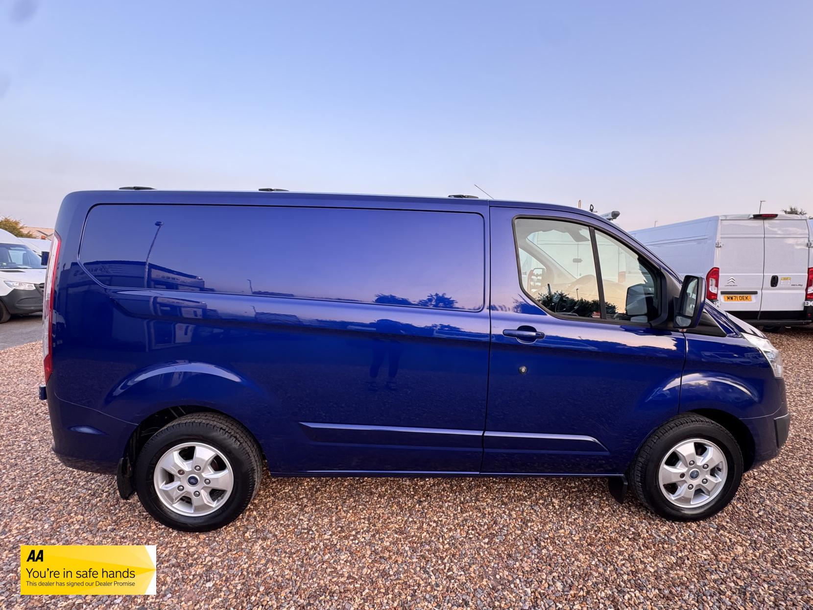 Ford Transit Custom 2.2 TDCi 290 Limited Panel Van 5dr Diesel Manual L1 H1 (186 g/km, 123 bhp)