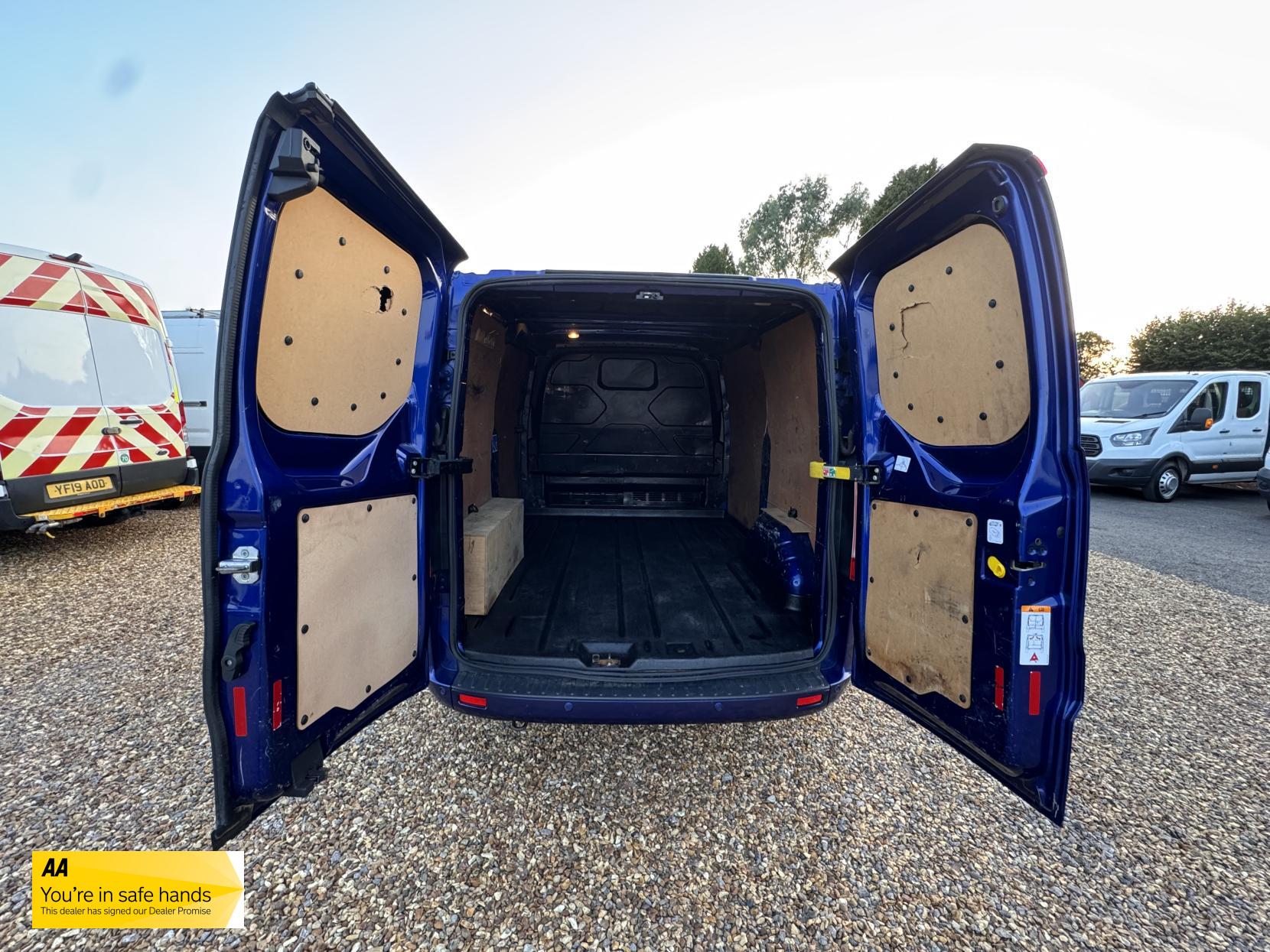 Ford Transit Custom 2.2 TDCi 290 Limited Panel Van 5dr Diesel Manual L1 H1 (186 g/km, 123 bhp)