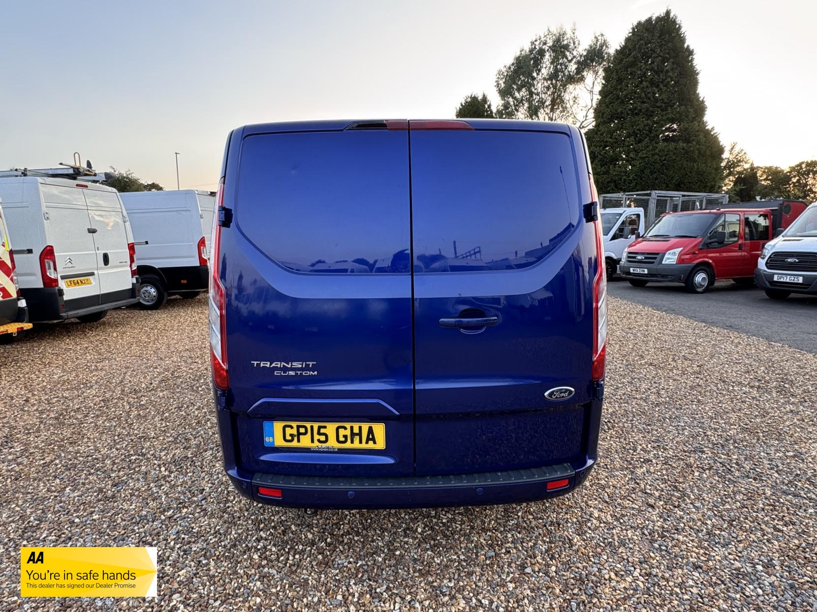 Ford Transit Custom 2.2 TDCi 290 Limited Panel Van 5dr Diesel Manual L1 H1 (186 g/km, 123 bhp)