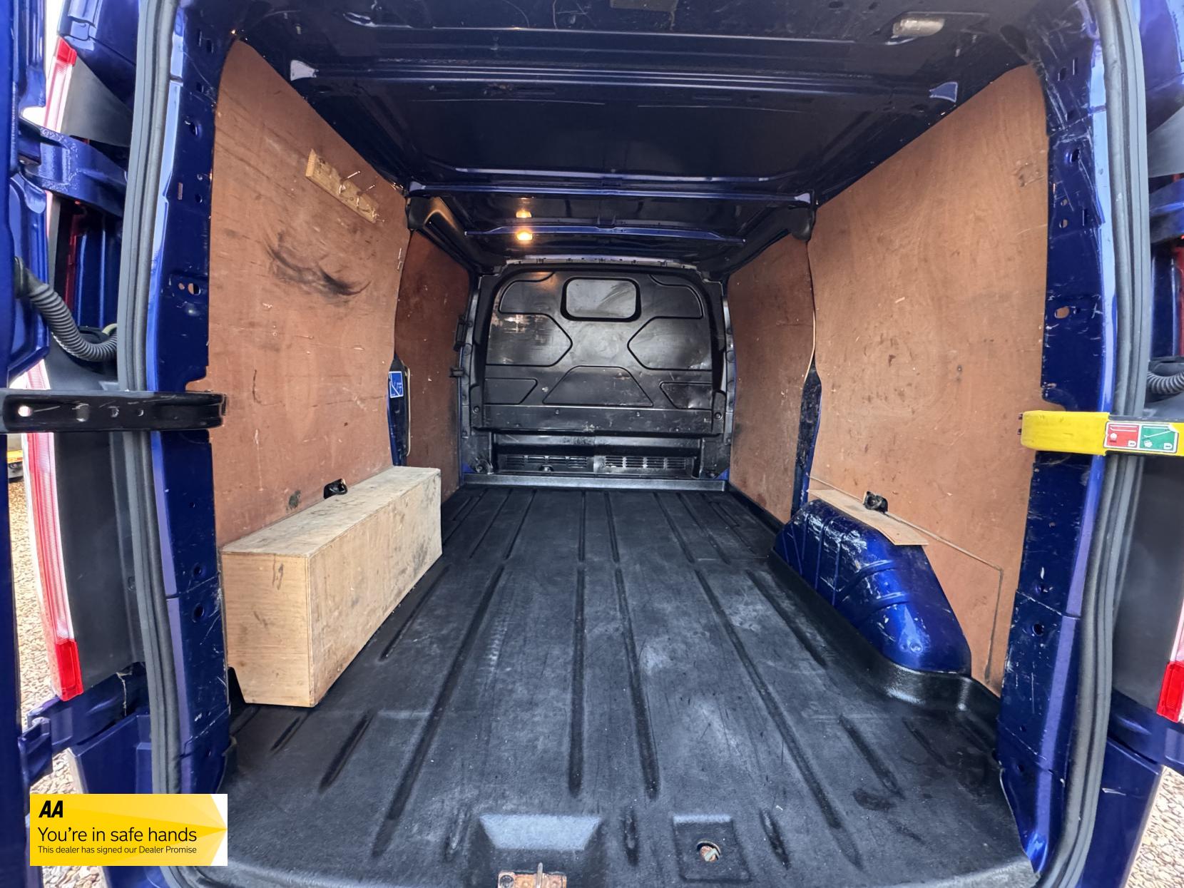 Ford Transit Custom 2.2 TDCi 290 Limited Panel Van 5dr Diesel Manual L1 H1 (186 g/km, 123 bhp)
