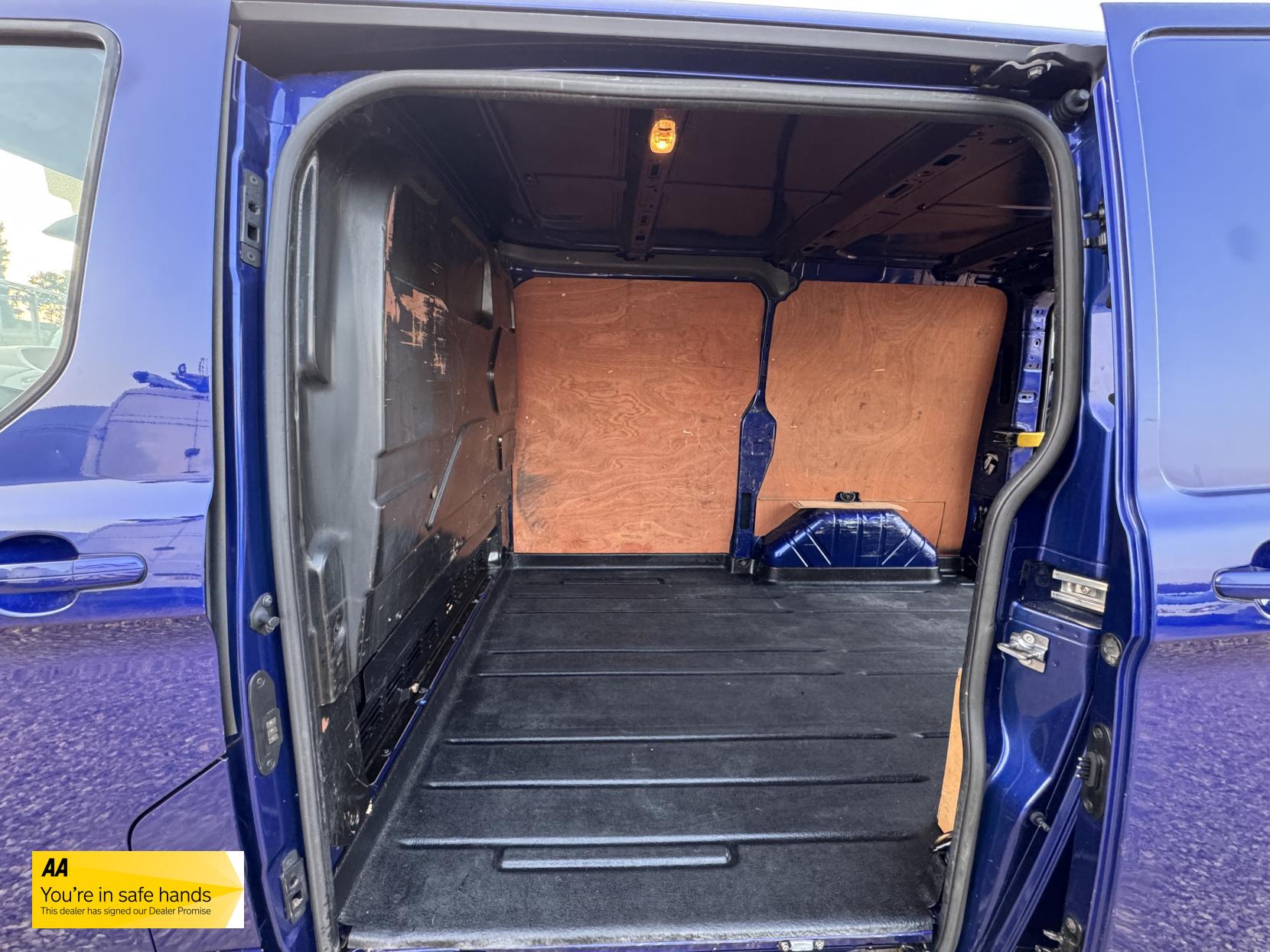 Ford Transit Custom 2.2 TDCi 290 Limited Panel Van 5dr Diesel Manual L1 H1 (186 g/km, 123 bhp)