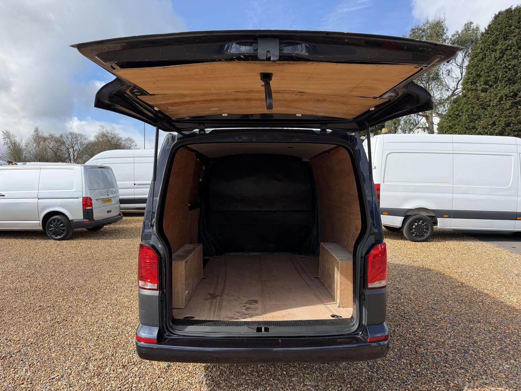 Volkswagen Transporter 2.0 TDI T28 Startline Panel Van 5dr Diesel Manual FWD SWB Euro 6 (s/s) (110 ps)