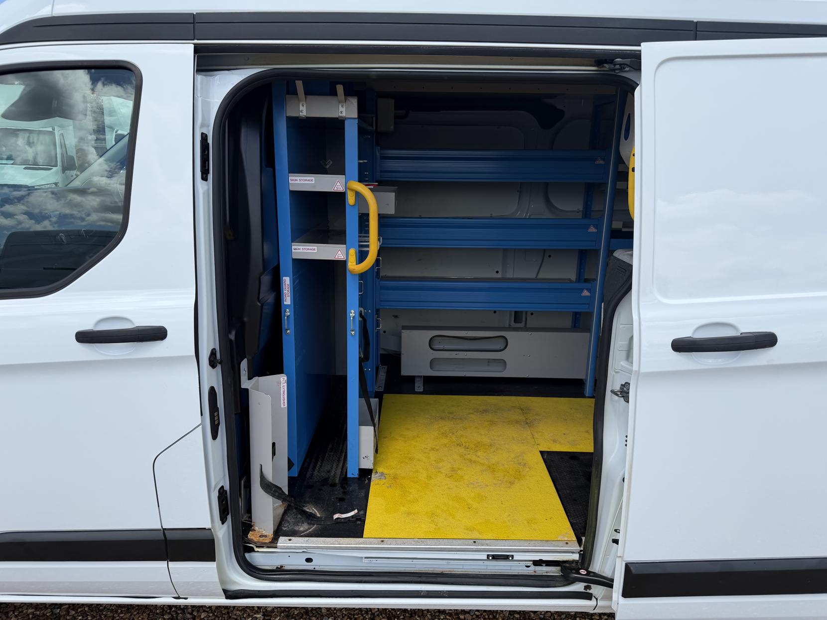 2019 Ford Transit Custom 2.0 320 EcoBlue Panel Van 5dr Diesel Manual L2 H2 Euro 6 (130 ps) - Thumbnail 22
