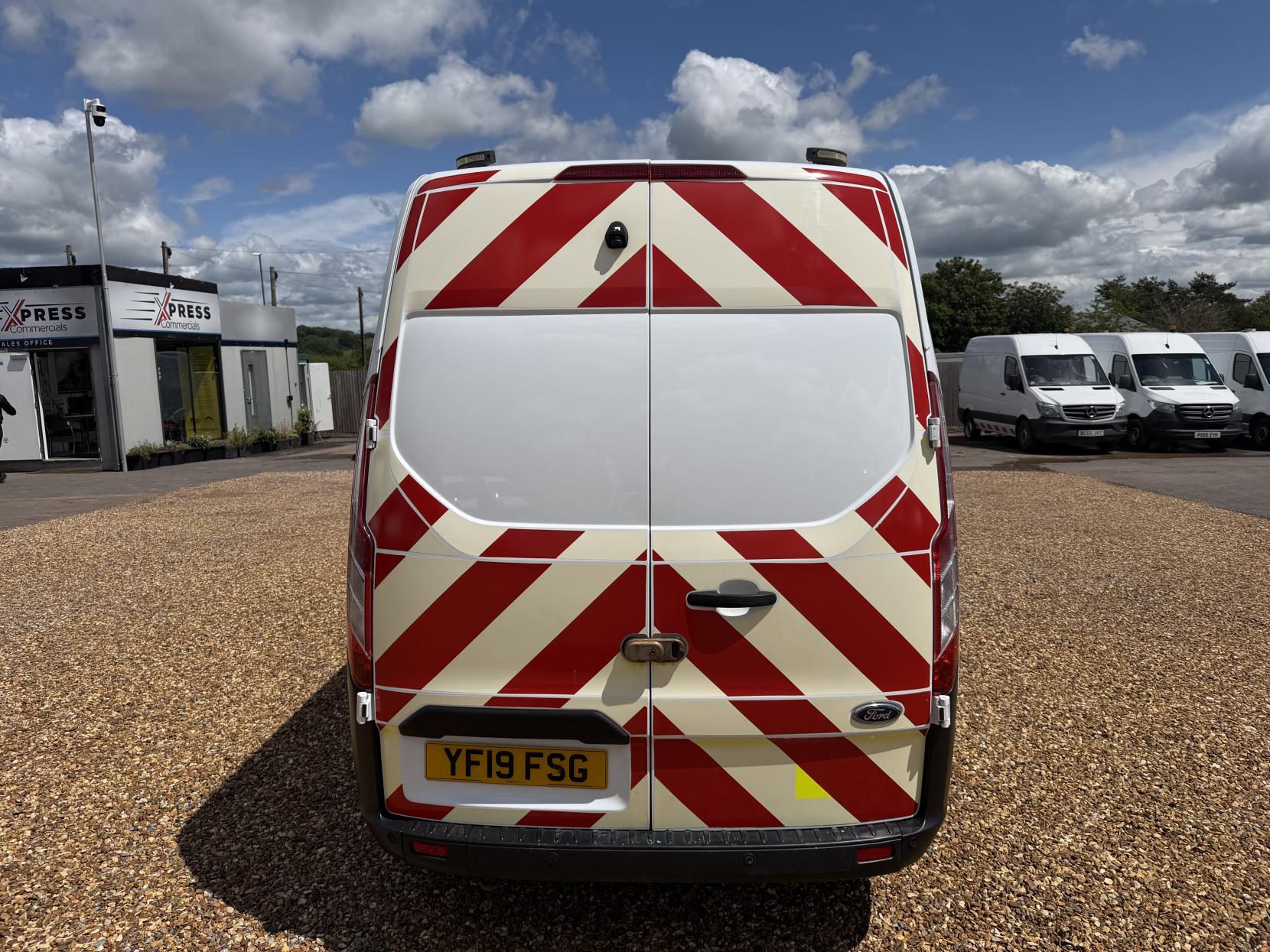2019 Ford Transit Custom 2.0 320 EcoBlue Panel Van 5dr Diesel Manual L2 H2 Euro 6 (130 ps) - Thumbnail 10