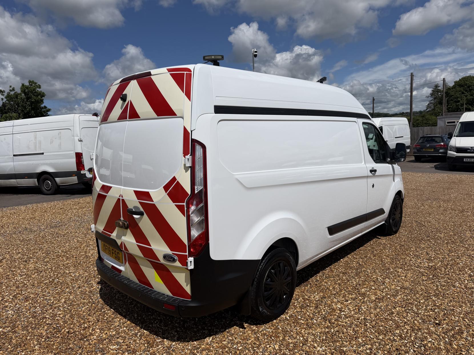 2019 Ford Transit Custom 2.0 320 EcoBlue Panel Van 5dr Diesel Manual L2 H2 Euro 6 (130 ps) - Thumbnail 11