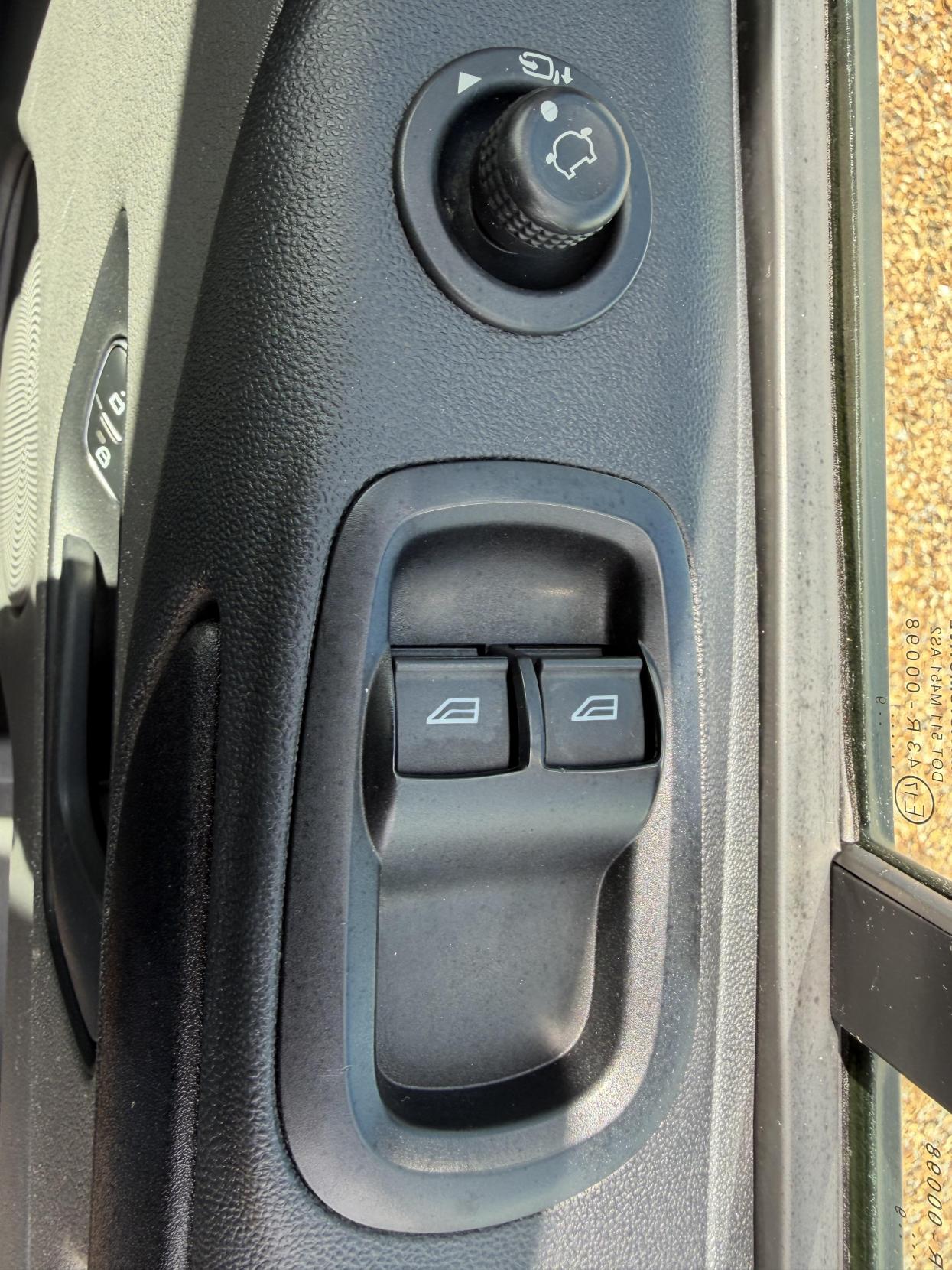 2019 Ford Transit Custom 2.0 320 EcoBlue Panel Van 5dr Diesel Manual L2 H2 Euro 6 (130 ps) - Thumbnail 36