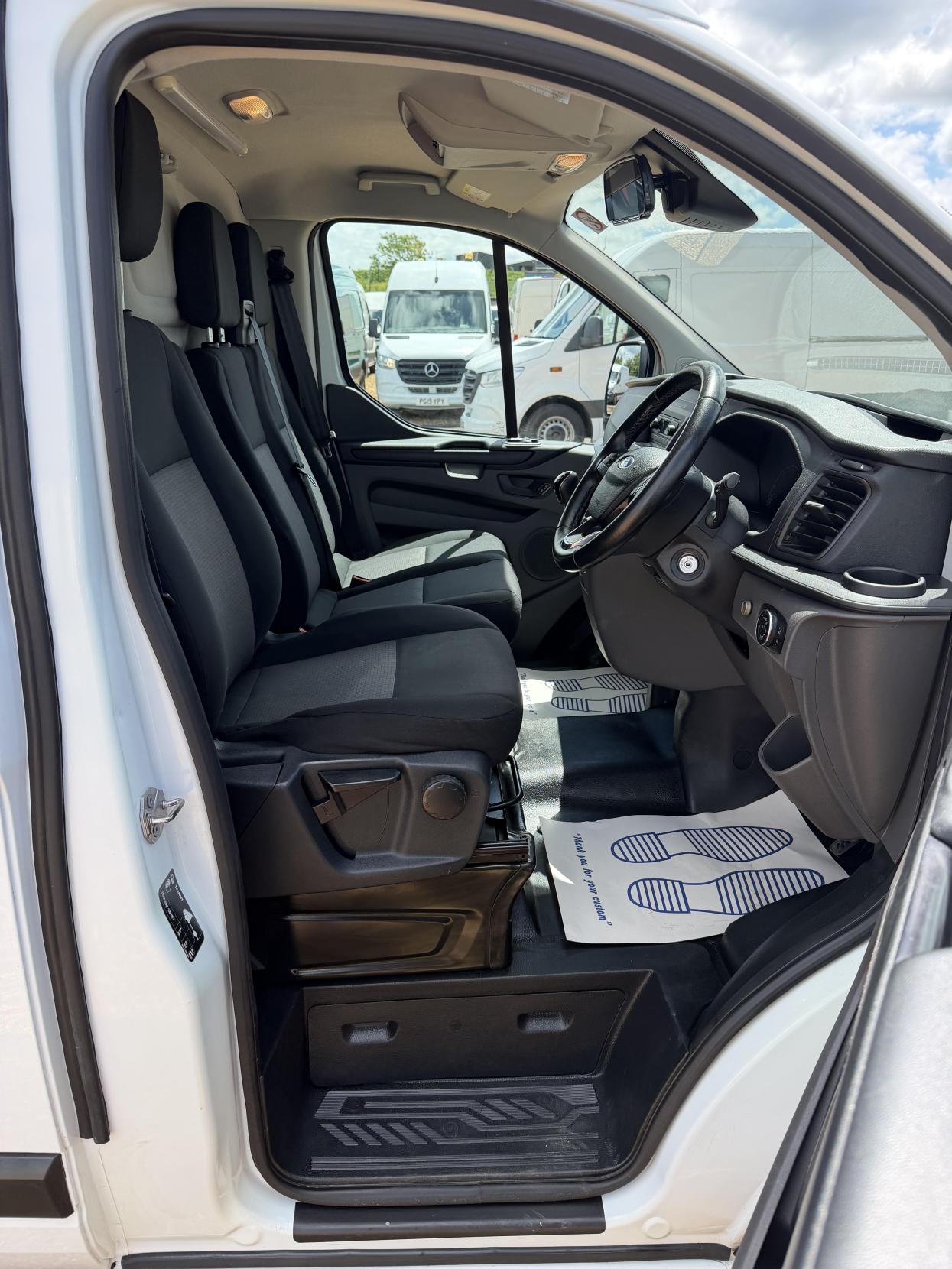 2019 Ford Transit Custom 2.0 320 EcoBlue Panel Van 5dr Diesel Manual L2 H2 Euro 6 (130 ps) - Thumbnail 18
