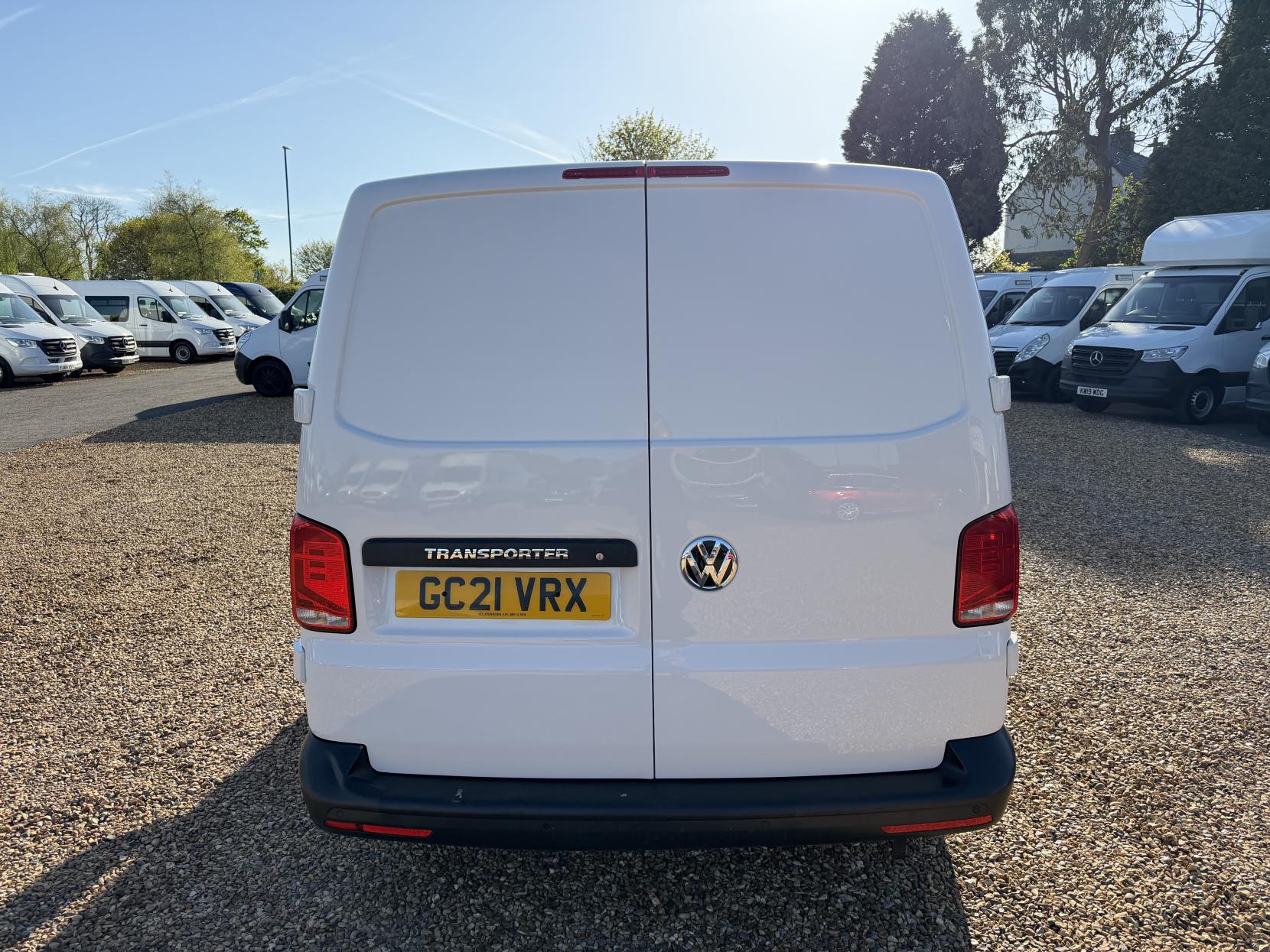 2021 Volkswagen Transporter 2.0 TDI T28 Startline Panel Van 5dr Diesel Manual FWD SWB Euro 6 (s/s) (110 ps) - Thumbnail 10