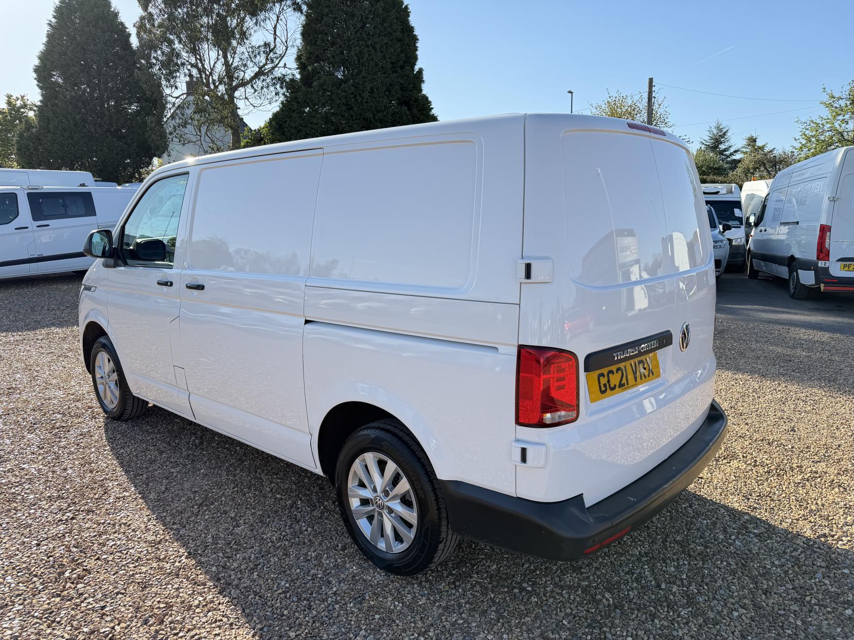 2021 Volkswagen Transporter 2.0 TDI T28 Startline Panel Van 5dr Diesel Manual FWD SWB Euro 6 (s/s) (110 ps) - Thumbnail 9