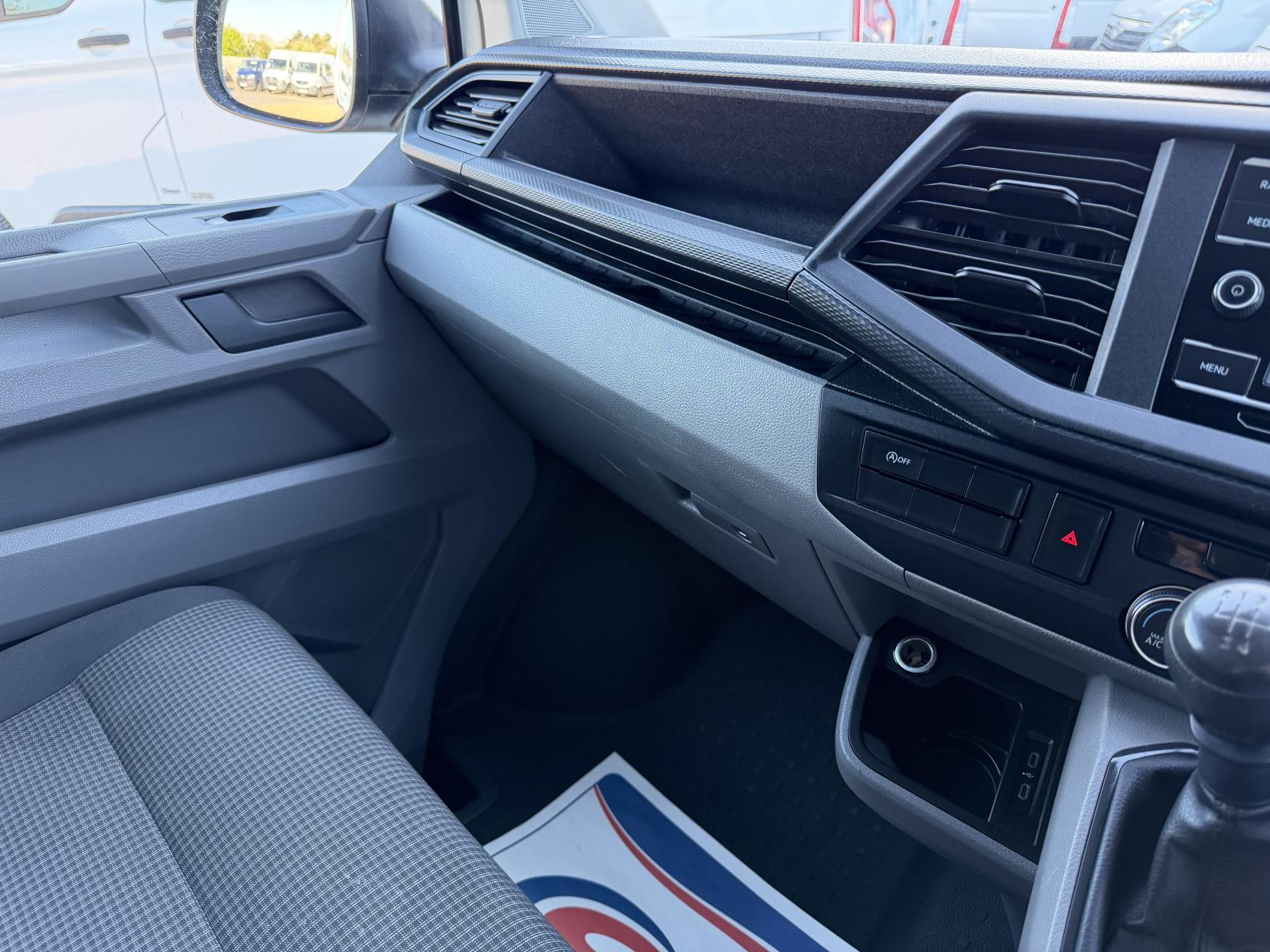 2021 Volkswagen Transporter 2.0 TDI T28 Startline Panel Van 5dr Diesel Manual FWD SWB Euro 6 (s/s) (110 ps) - Thumbnail 32