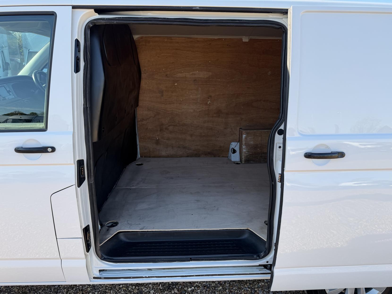 2021 Volkswagen Transporter 2.0 TDI T28 Startline Panel Van 5dr Diesel Manual FWD SWB Euro 6 (s/s) (110 ps) - Thumbnail 30